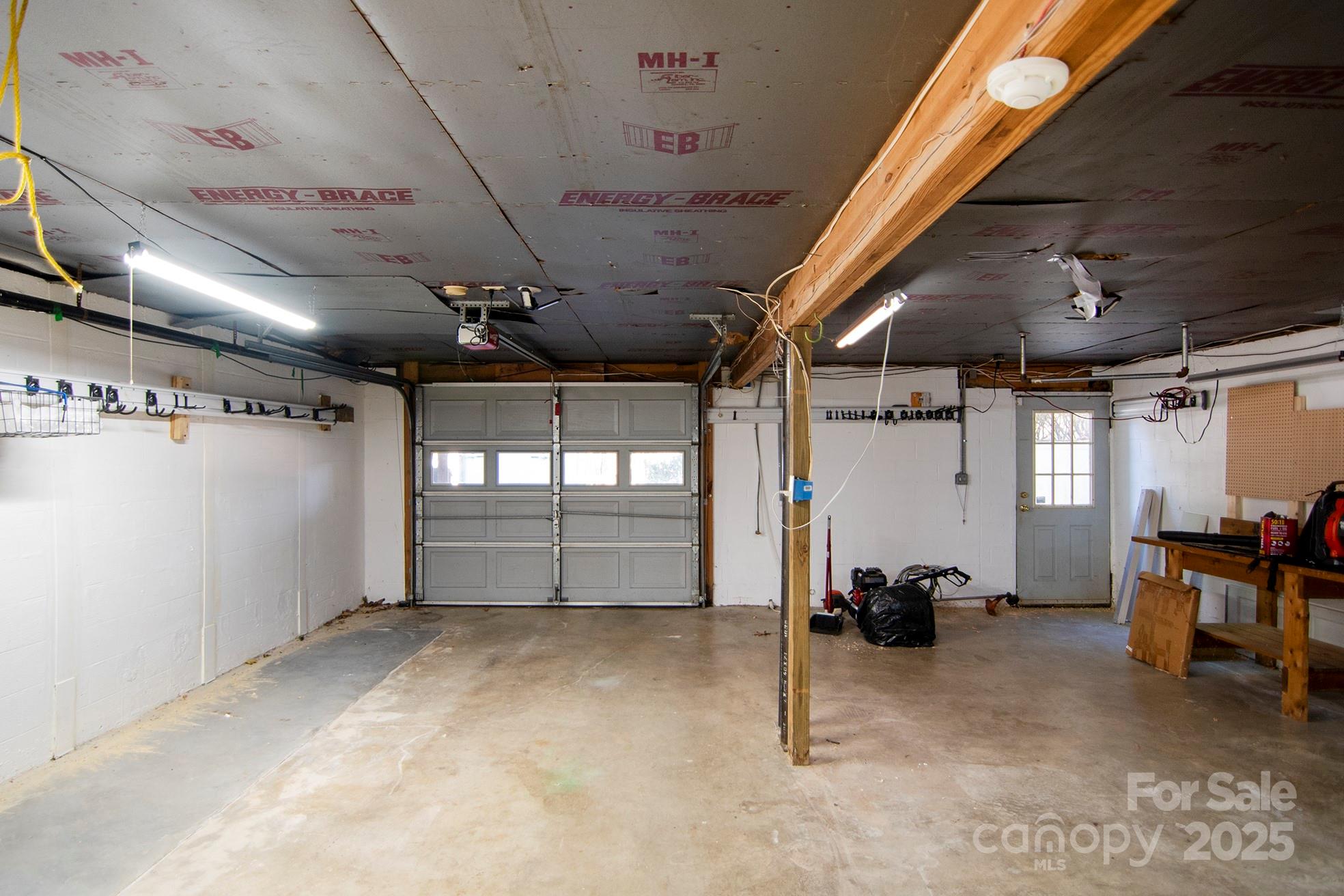 Hendersonville, North Carolina, 28792, United States, 3 Bedrooms Bedrooms, ,3 BathroomsBathrooms,Residential,For Sale,1976526