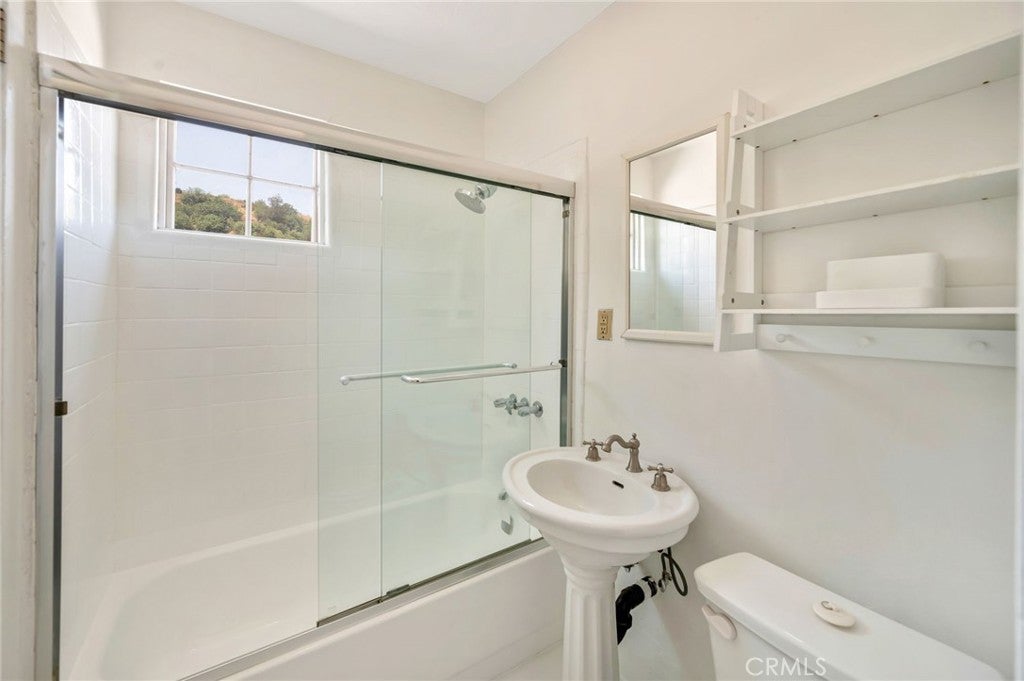 Los Angeles, California, 90031, United States, 3 Bedrooms Bedrooms, ,2 BathroomsBathrooms,Residential,For Sale,1862945