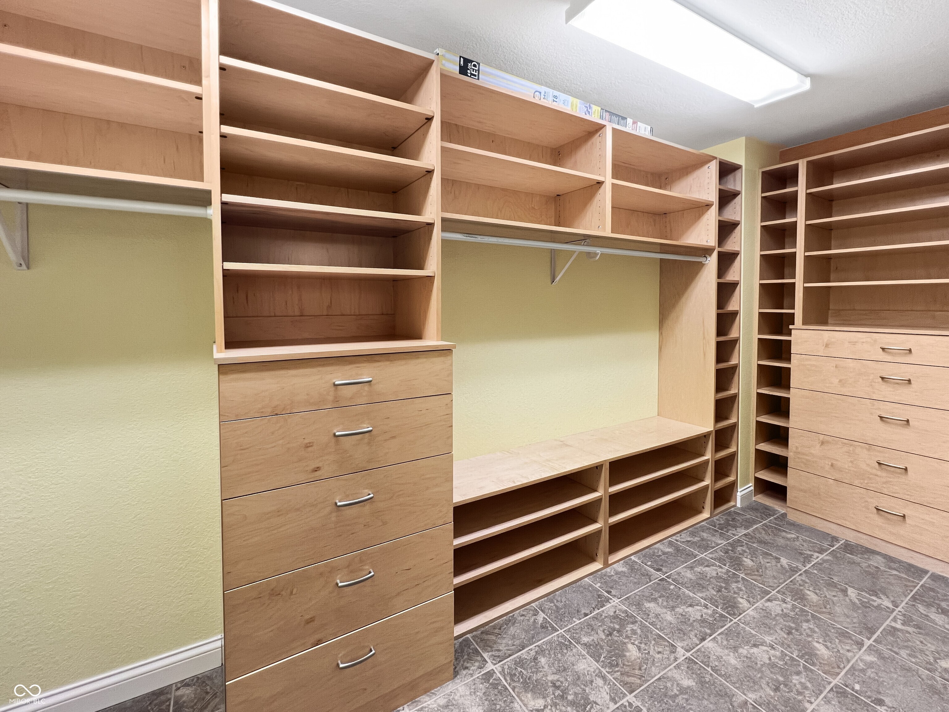 Columbus, Indiana, 47201, United States, 5 Bedrooms Bedrooms, ,6 BathroomsBathrooms,Residential,For Sale,1979621