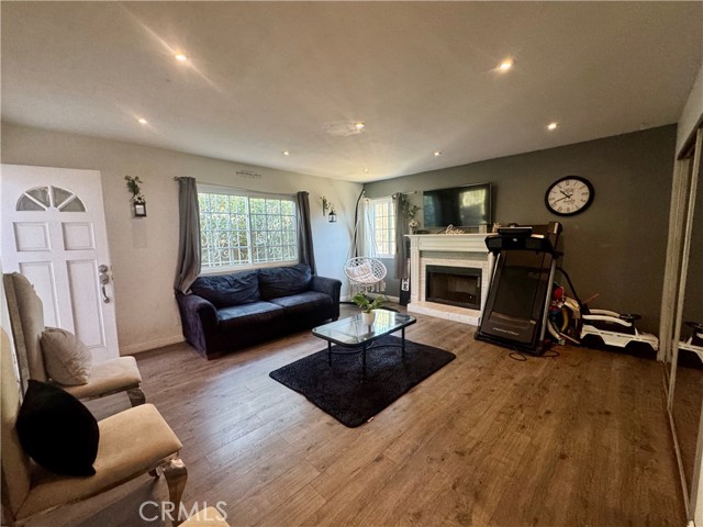 Compton, California, 90222, United States, 4 Bedrooms Bedrooms, ,2 BathroomsBathrooms,Residential,For Sale,1987435