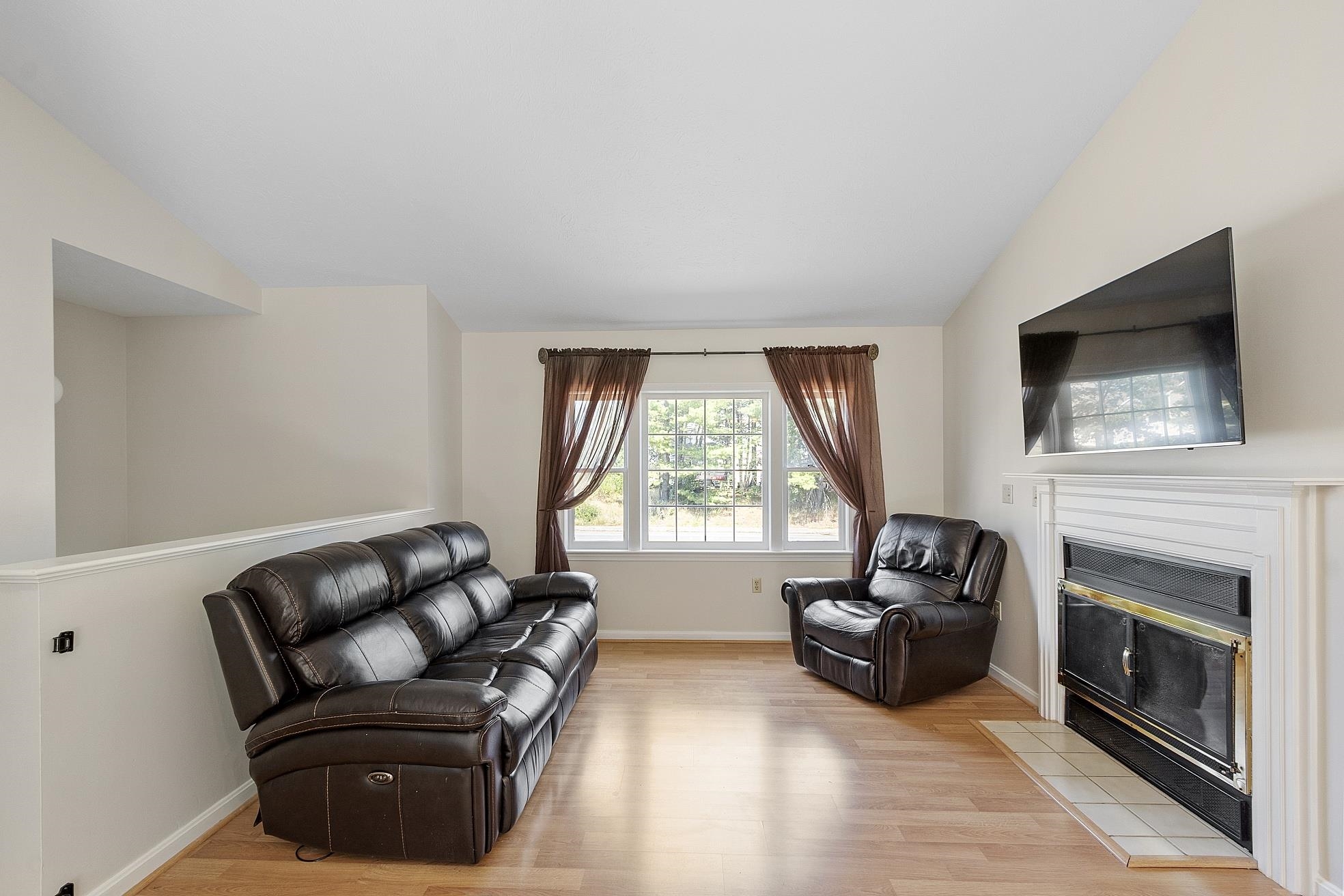 Nashua, New Hampshire, 03062, United States, 3 Bedrooms Bedrooms, ,1 BathroomBathrooms,Residential,For Sale,1942158