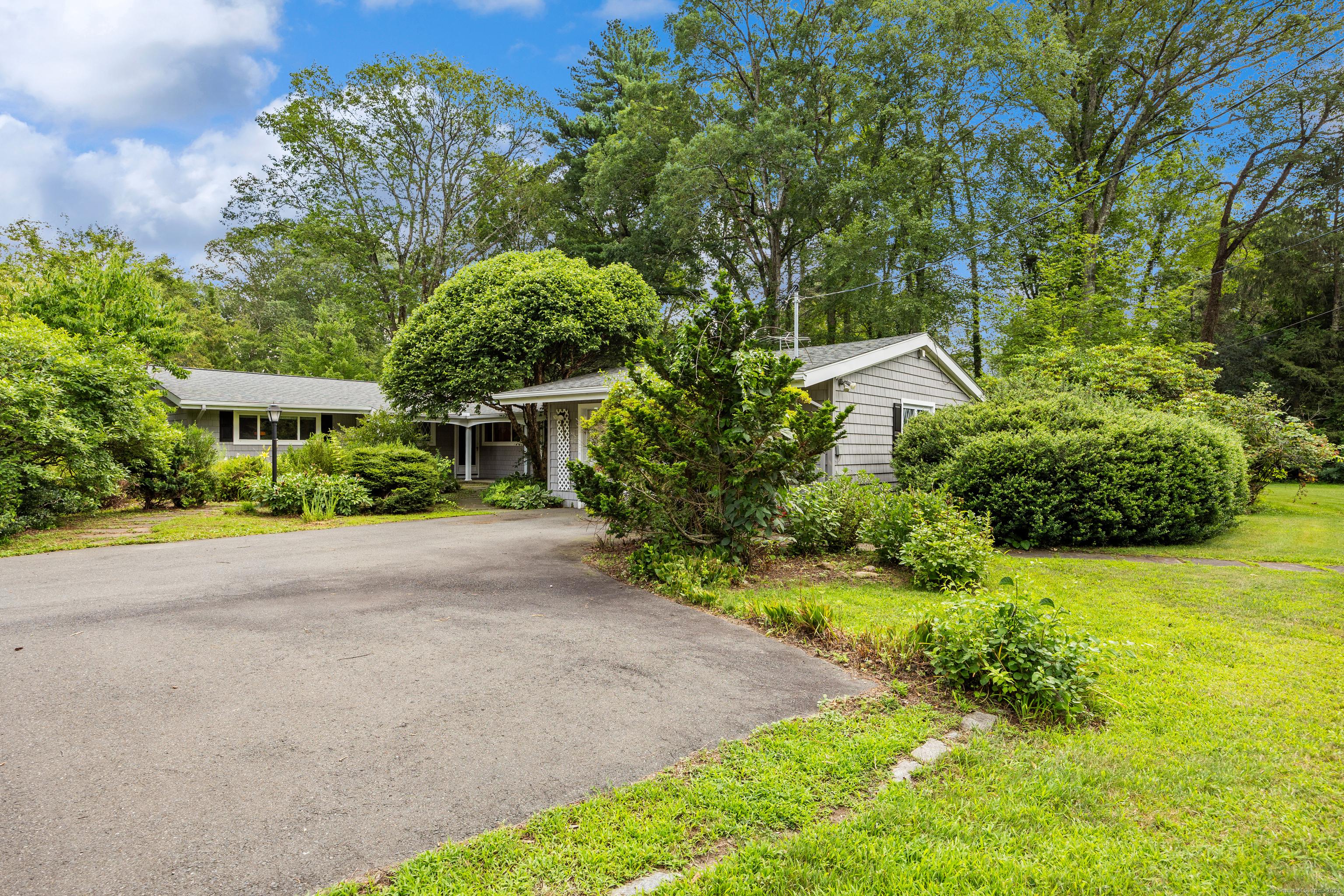 Avon, Connecticut, 06001, United States, 5 Bedrooms Bedrooms, ,3 BathroomsBathrooms,Residential,For Sale,1920498
