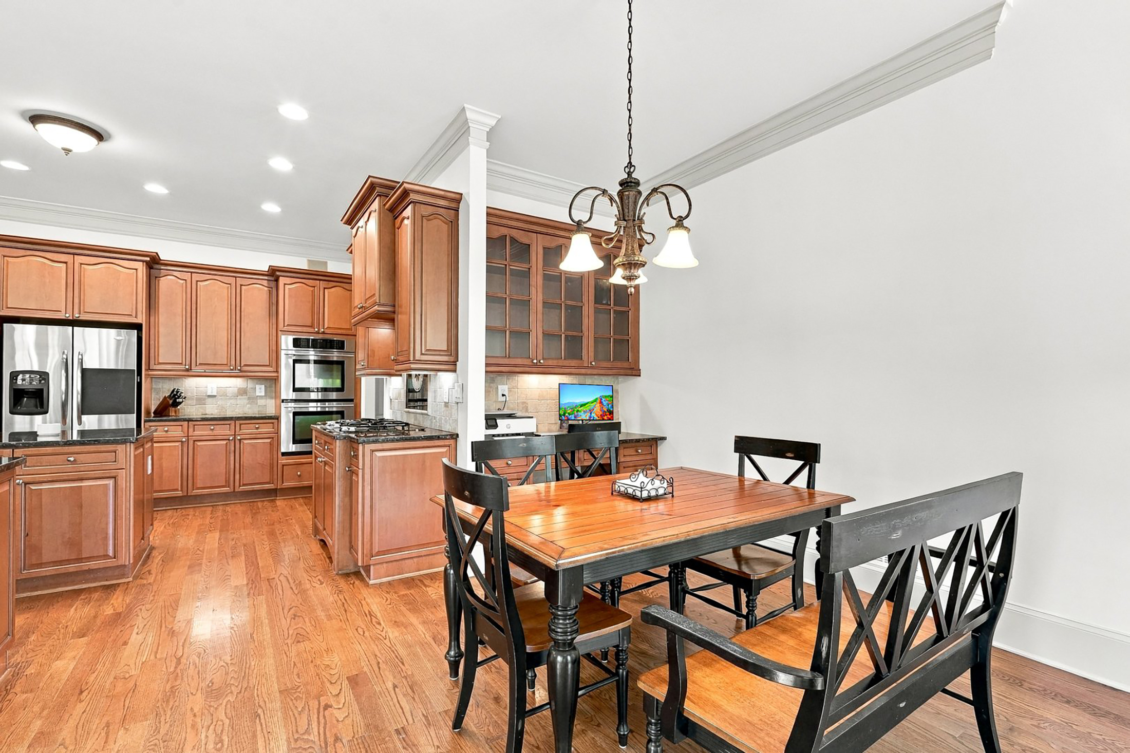  Exceptional Custom-Built Home with Theater, Full Bar and Private Gym - 物件實景