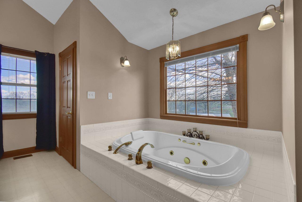 Dry Ridge, Kentucky, 41035, United States, 5 Bedrooms Bedrooms, ,4 BathroomsBathrooms,Residential,For Sale,1818074