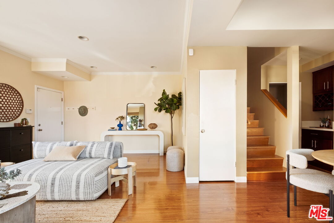 Los Angeles, California, 90034, United States, 2 Bedrooms Bedrooms, ,3 BathroomsBathrooms,Residential,For Sale,1991058