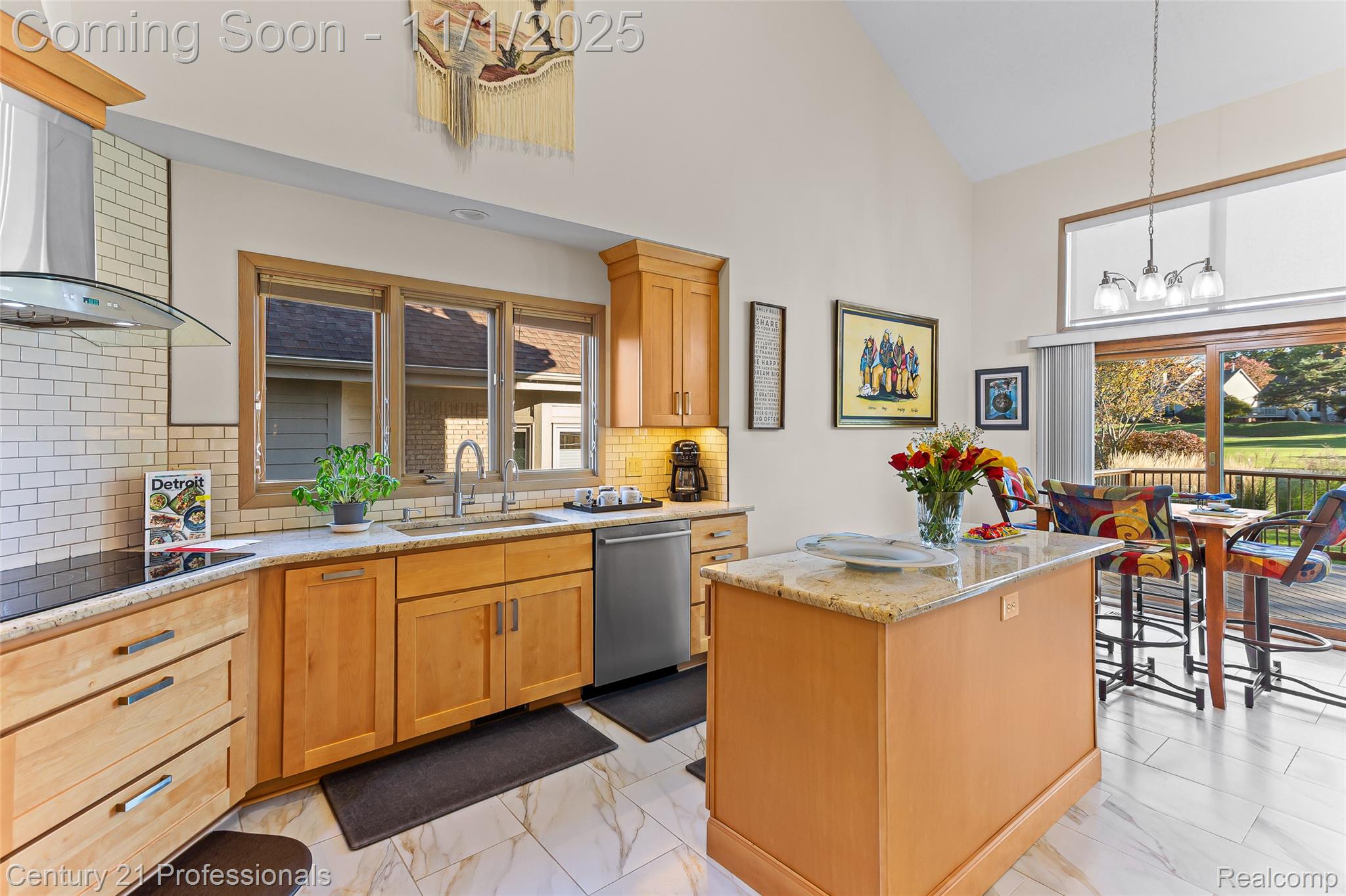 FarmingtonHills, Michigan, 48331, United States, 3 Bedrooms Bedrooms, ,3 BathroomsBathrooms,Residential,For Sale,1983371