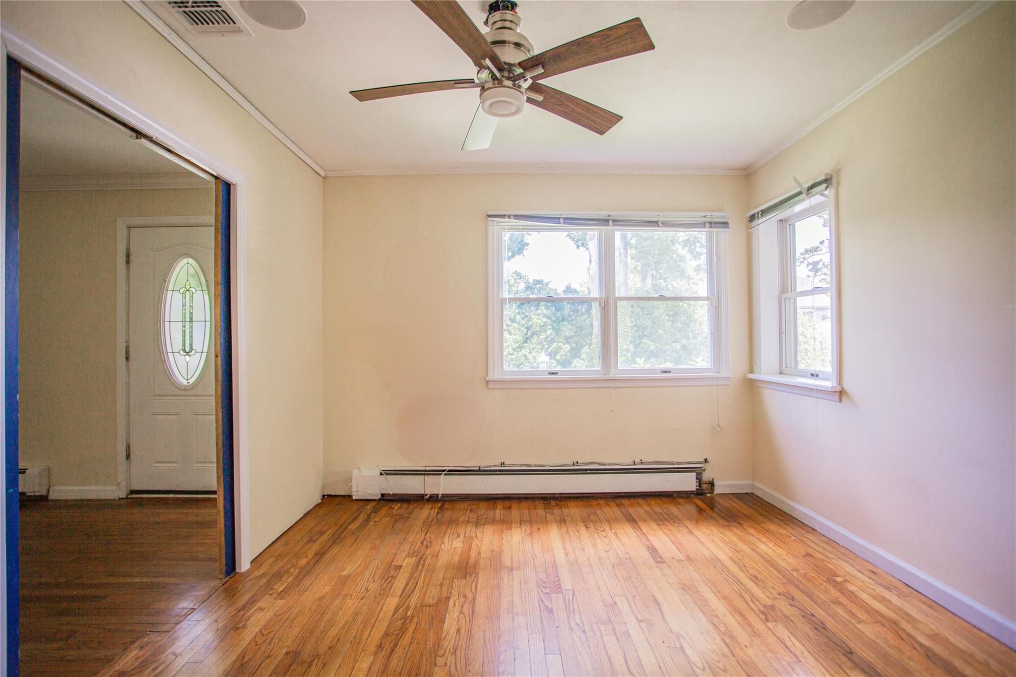 Huntington, New York, 11743, United States, 2 Bedrooms Bedrooms, ,2 BathroomsBathrooms,Residential,For Sale,1847345