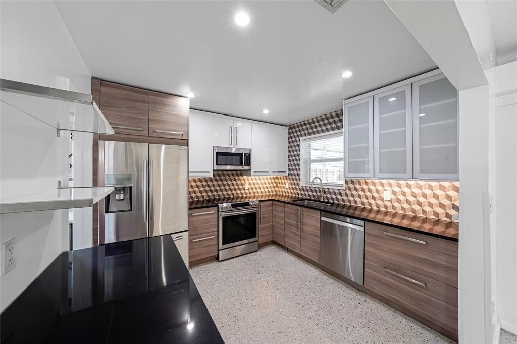 Hollywood, Florida, 33021, United States, 2 Bedrooms Bedrooms, ,1 BathroomBathrooms,Residential,For Sale,1982688