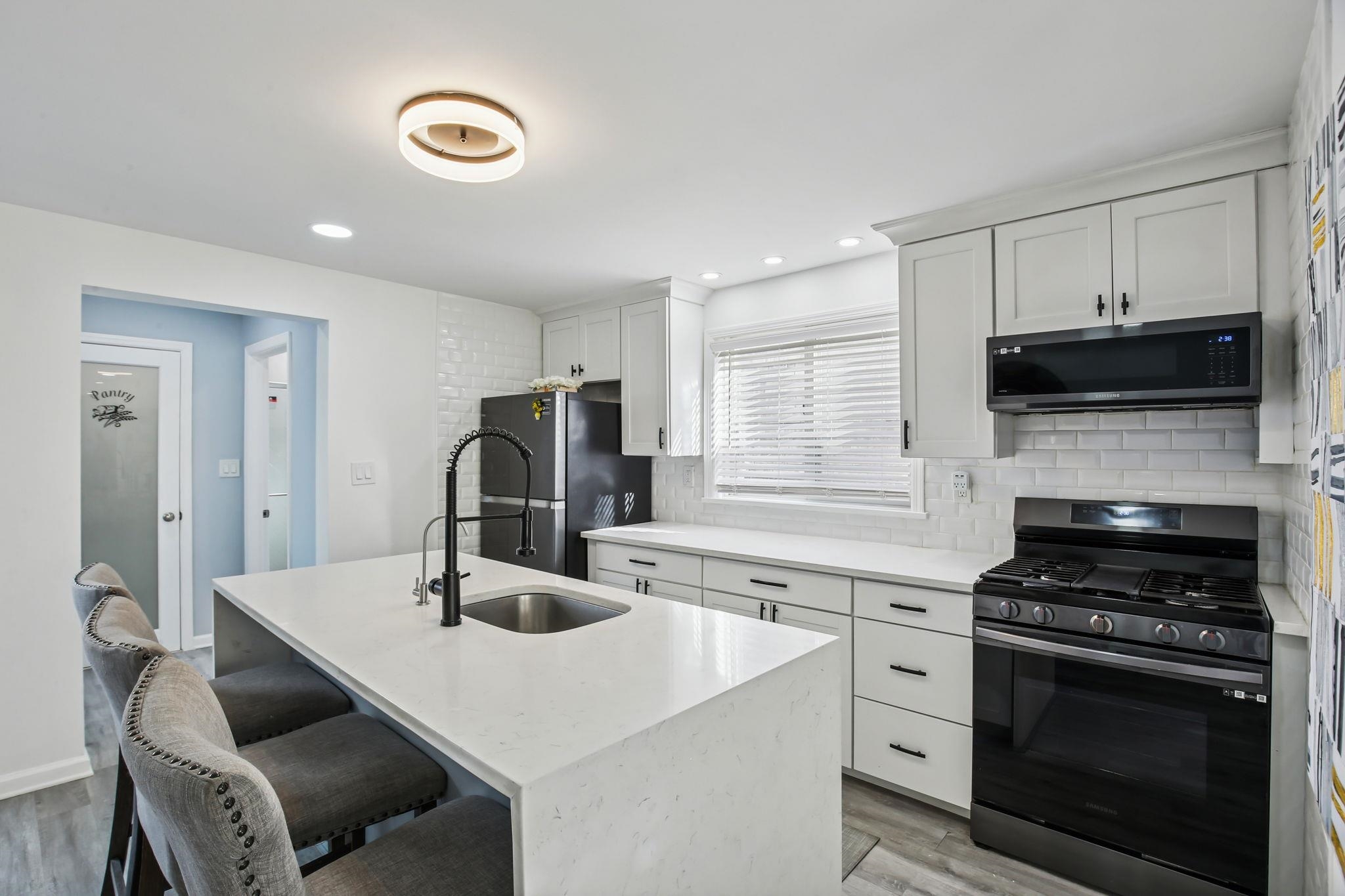 Bayonne, New Jersey, 07002, United States, 4 Bedrooms Bedrooms, ,2 BathroomsBathrooms,Residential,For Sale,1996520