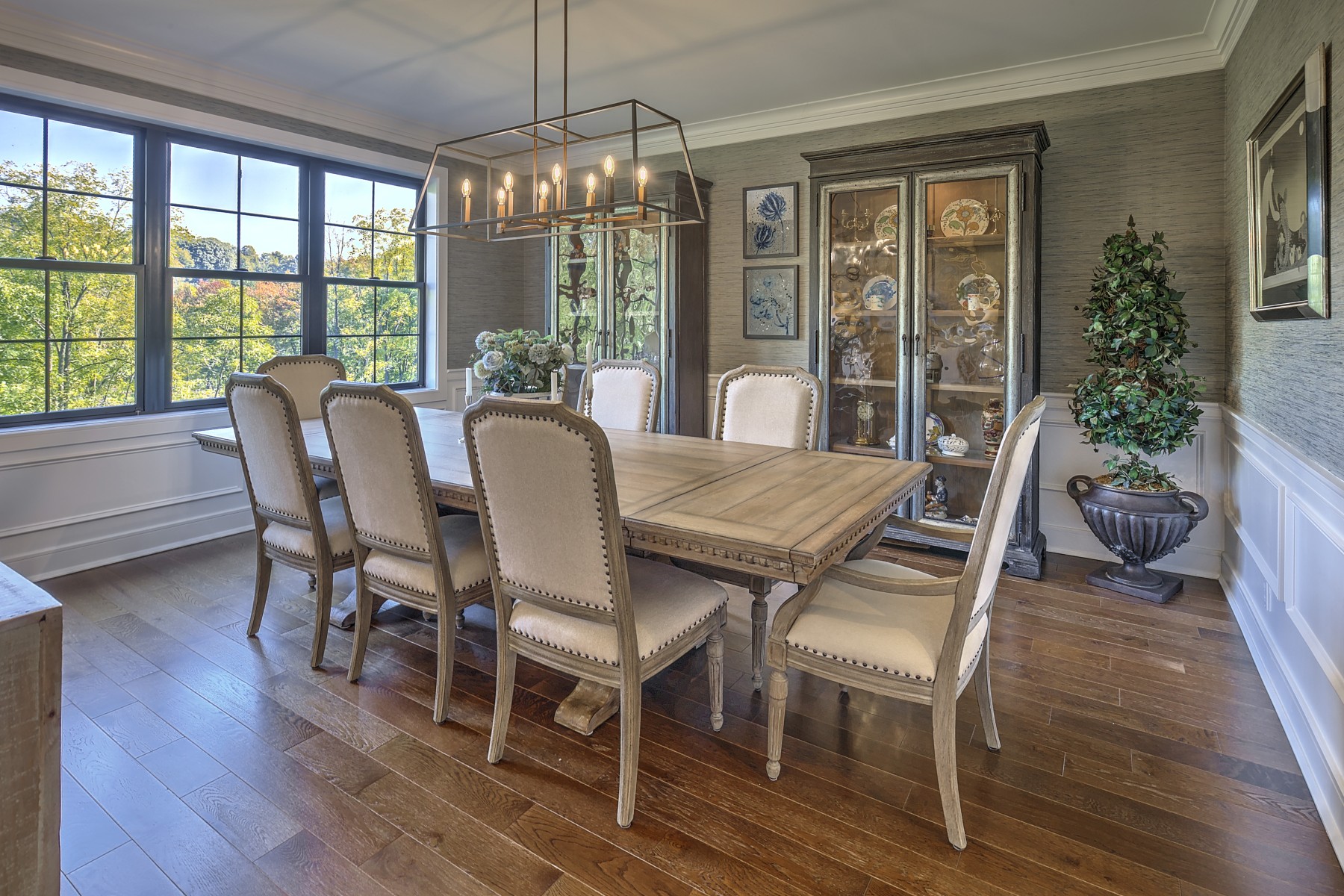  Custom Built Home Blends Classic Elegance with Modern Amenities - 物件實景