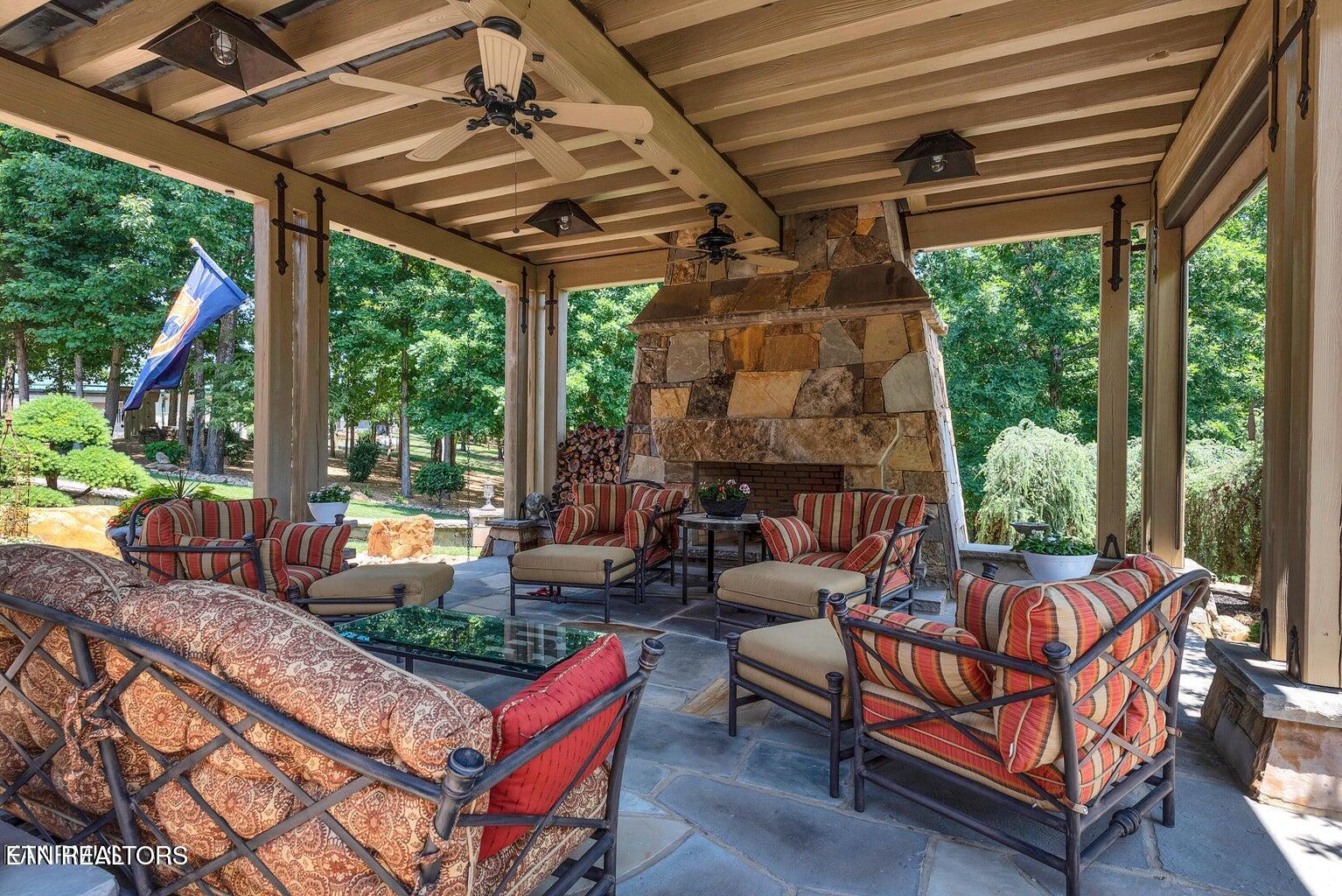 Louisville, Tennessee, 37777, United States, 3 Bedrooms Bedrooms, ,4 BathroomsBathrooms,Residential,For Sale,1995575