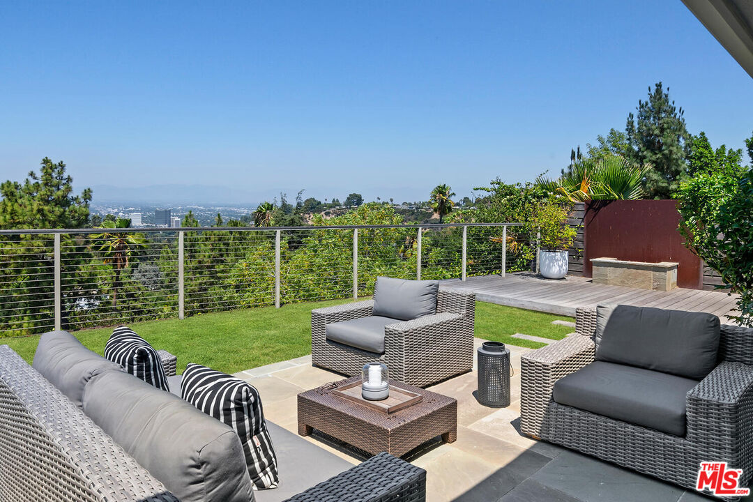 Sherman Oaks, California, 91403, United States, 3 Bedrooms Bedrooms, ,2 BathroomsBathrooms,Residential,For Sale,1940952