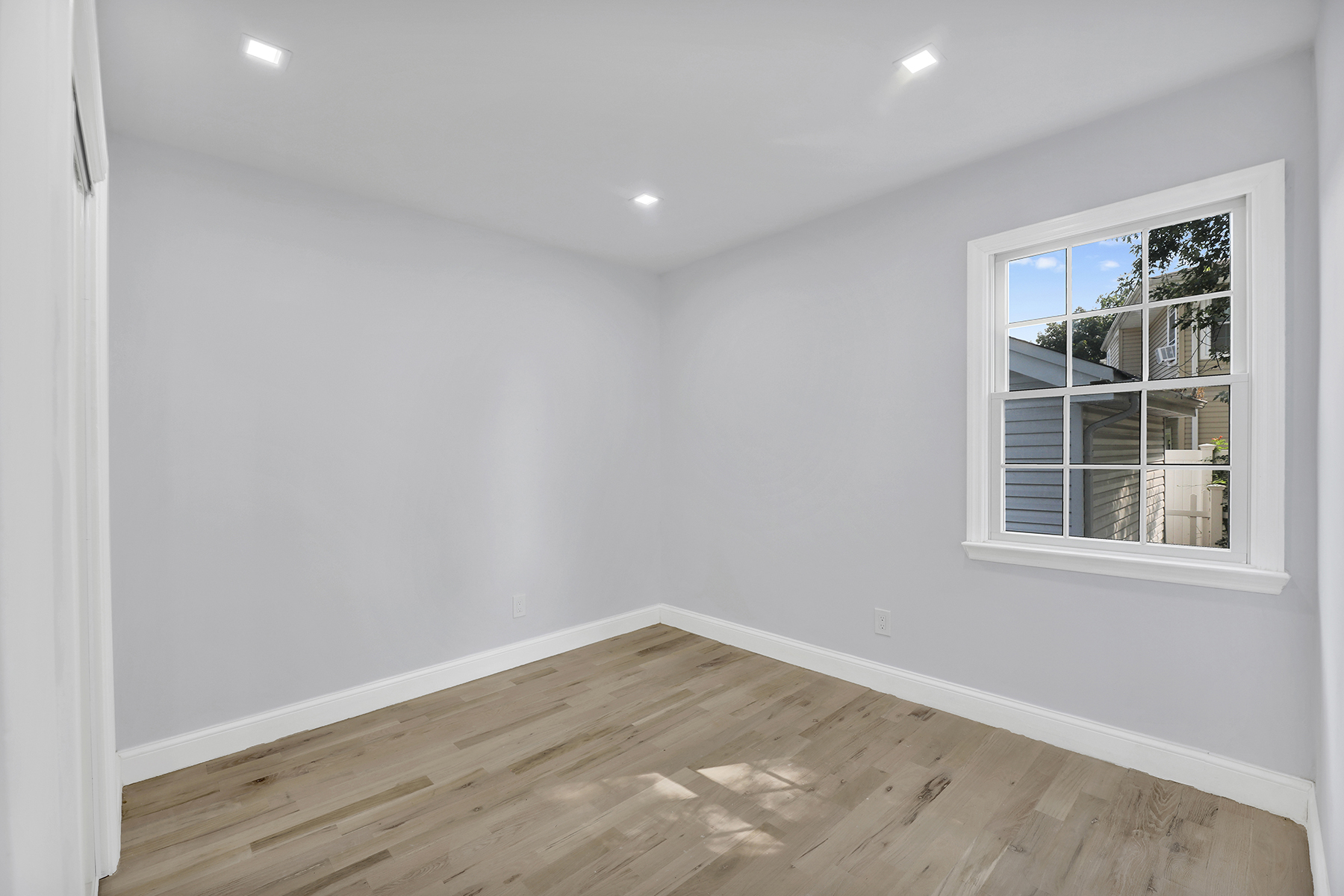 Oceanside, New York, 11572, United States, 5 Bedrooms Bedrooms, ,3 BathroomsBathrooms,Residential,For Sale,1914667