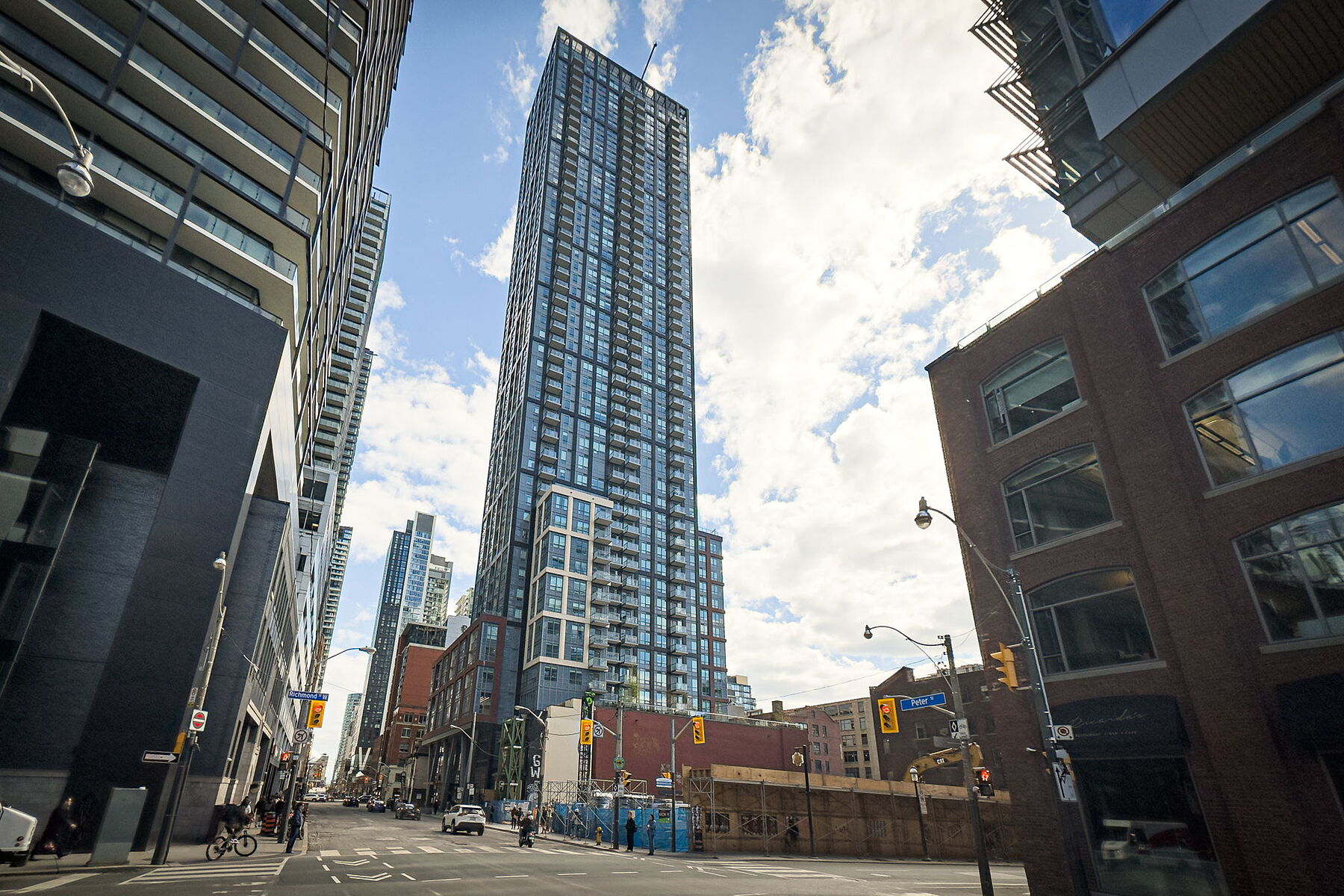  Suite 611 at Peter & Adelaide - 物件實景