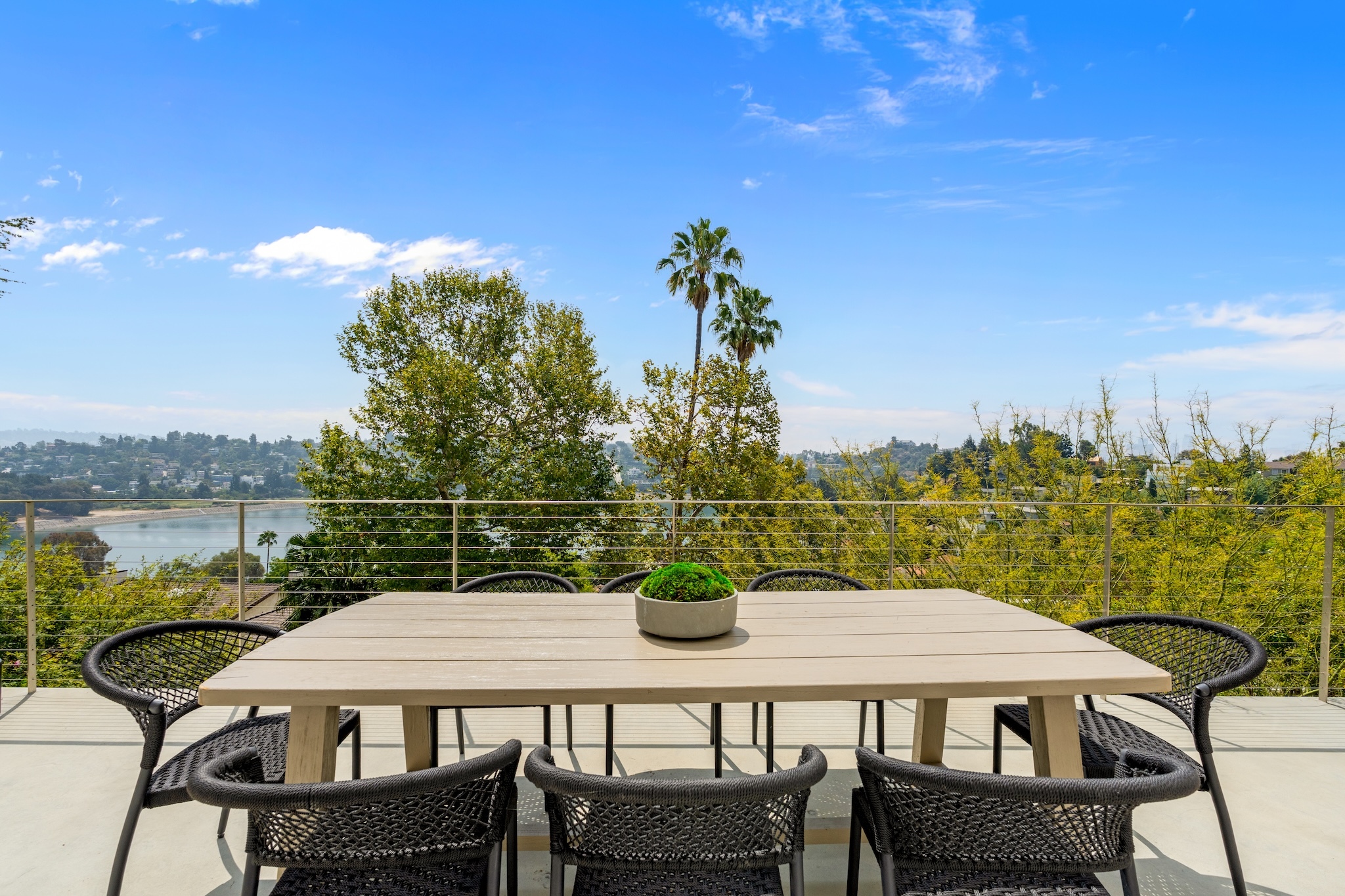  2129 Redcliff St - 物件實景