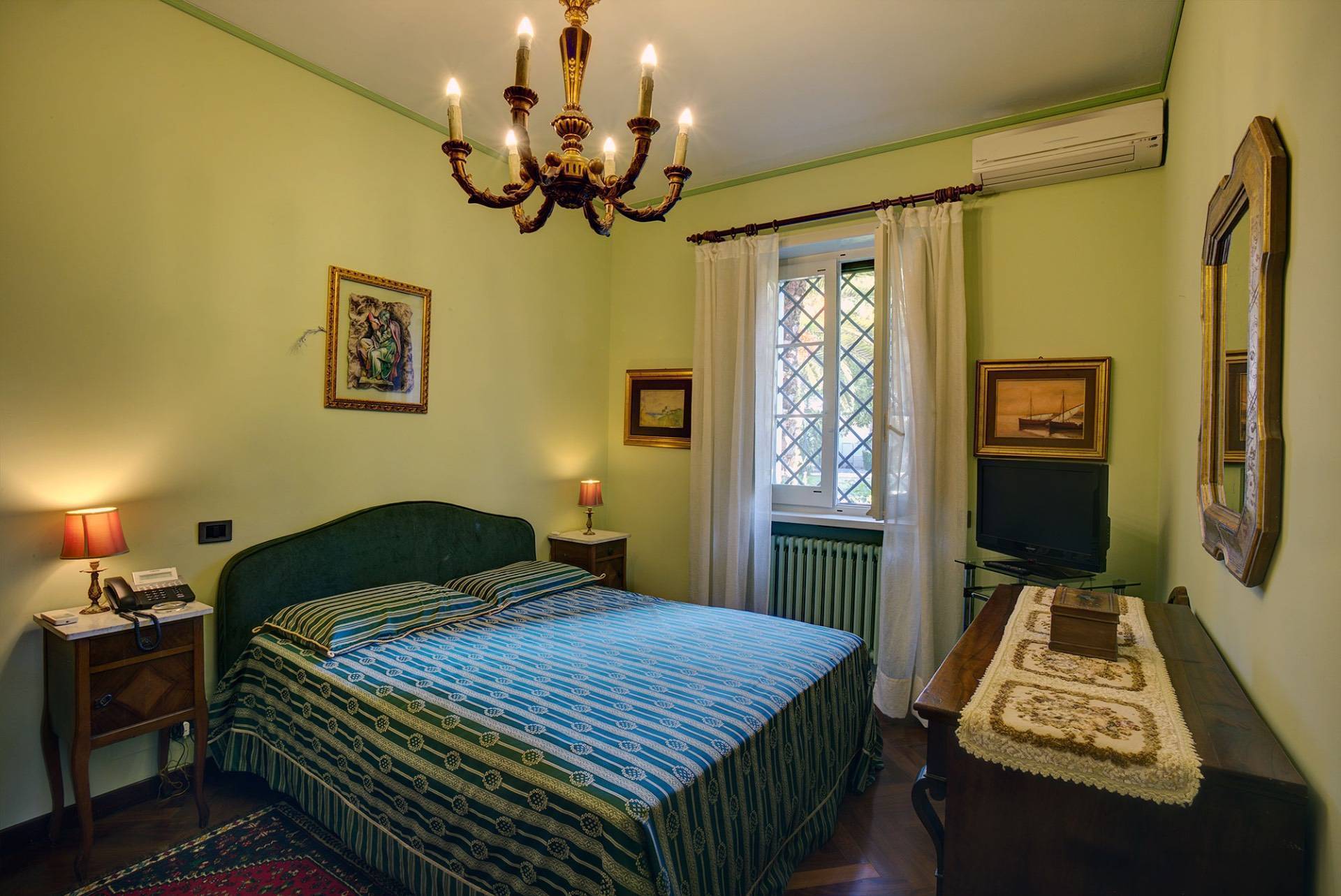 Lecce, Lecce, 73100, IT, 10 Bedrooms Bedrooms, ,10 BathroomsBathrooms,Residential,For Sale,1991439