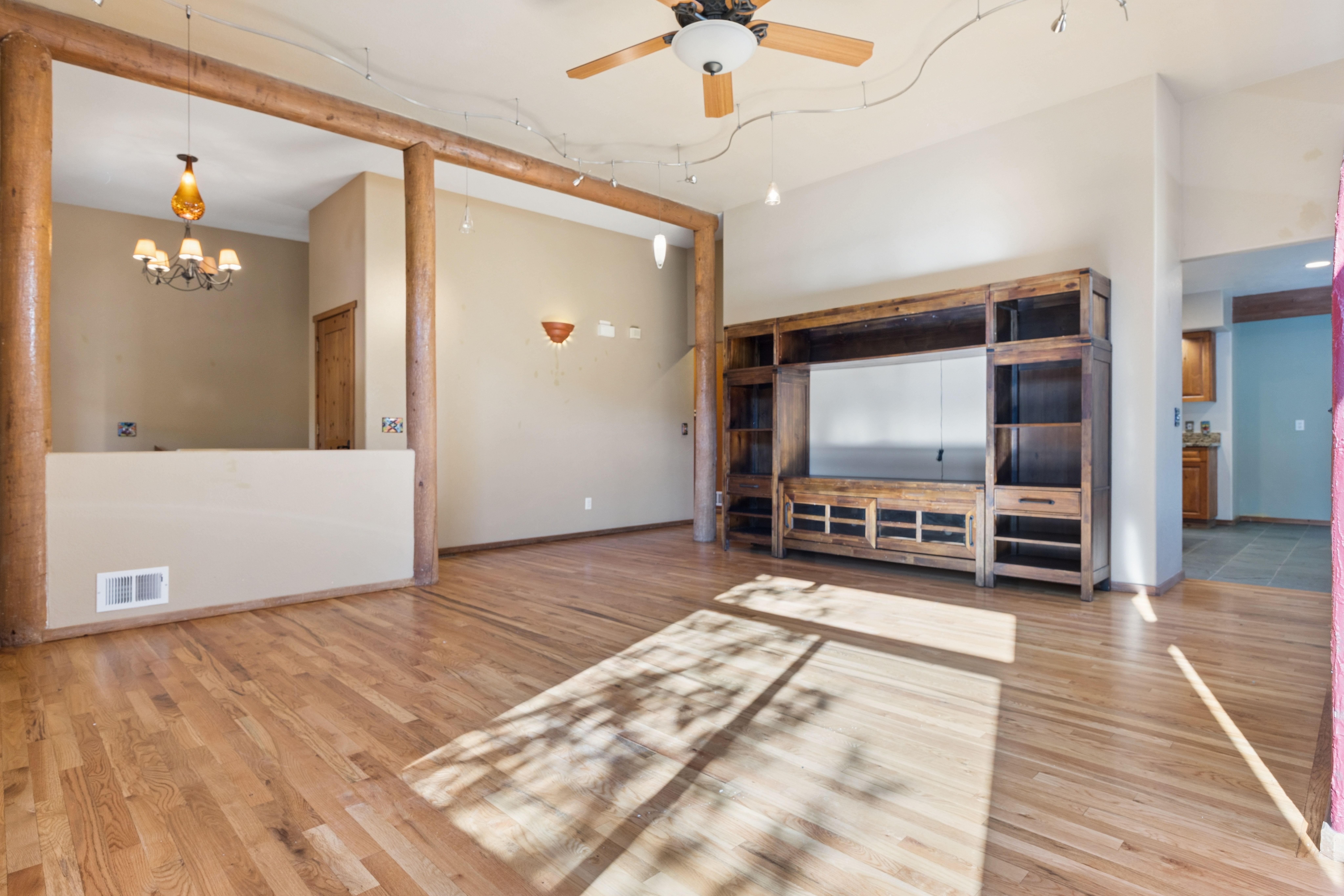  A Warm And Inviting Retreat That Blends Beautifully With The Surroundings - 物件實景