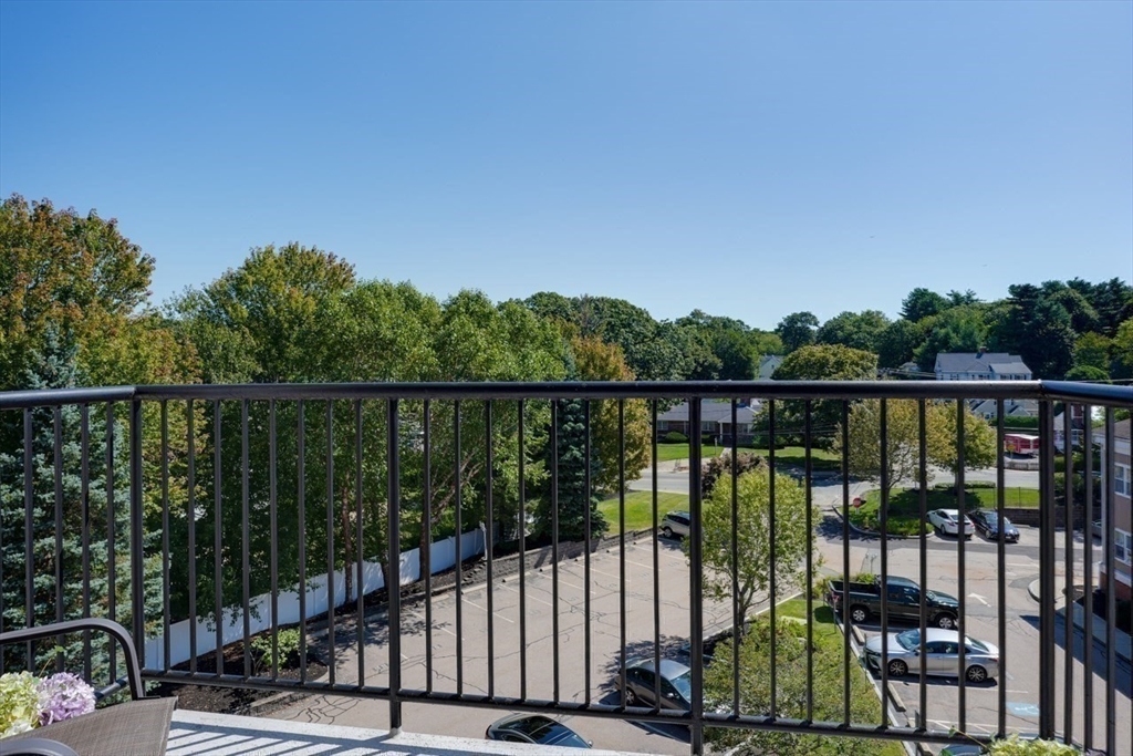 Dedham, Massachusetts, 02026, United States, 2 Bedrooms Bedrooms, ,2 BathroomsBathrooms,Residential,For Sale,1950986