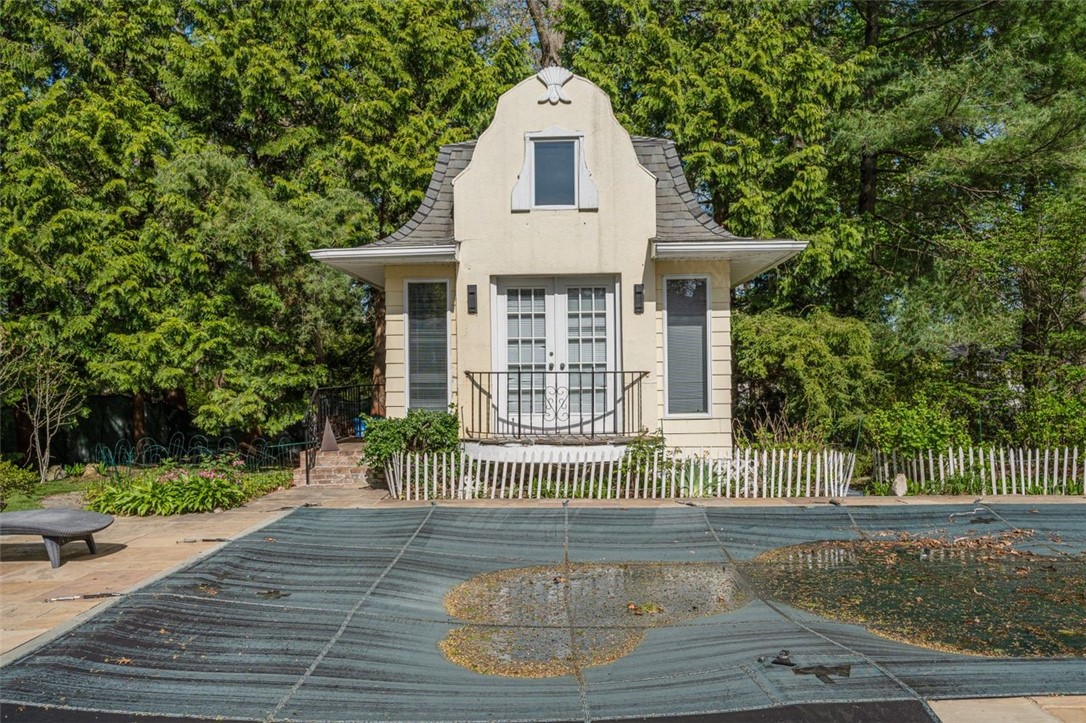 Warwick, Rhode Island, 02886, United States, 4 Bedrooms Bedrooms, ,2 BathroomsBathrooms,Residential,For Sale,1918180