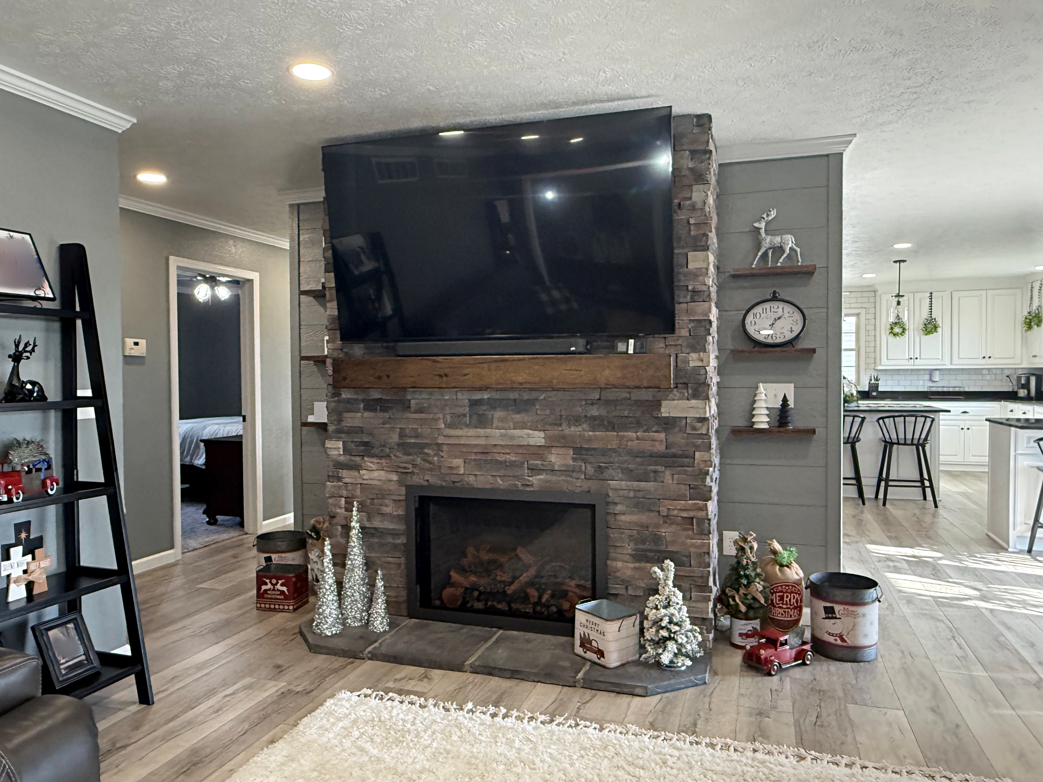 Loogootee, Indiana, 47553, United States, 4 Bedrooms Bedrooms, ,3 BathroomsBathrooms,Residential,For Sale,2005649