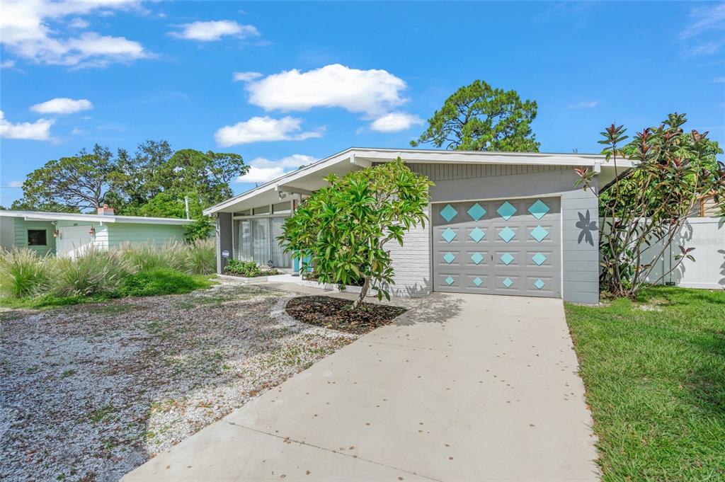 Sarasota, Florida, 34234, United States, 2 Bedrooms Bedrooms, ,2 BathroomsBathrooms,Residential,For Sale,1838237