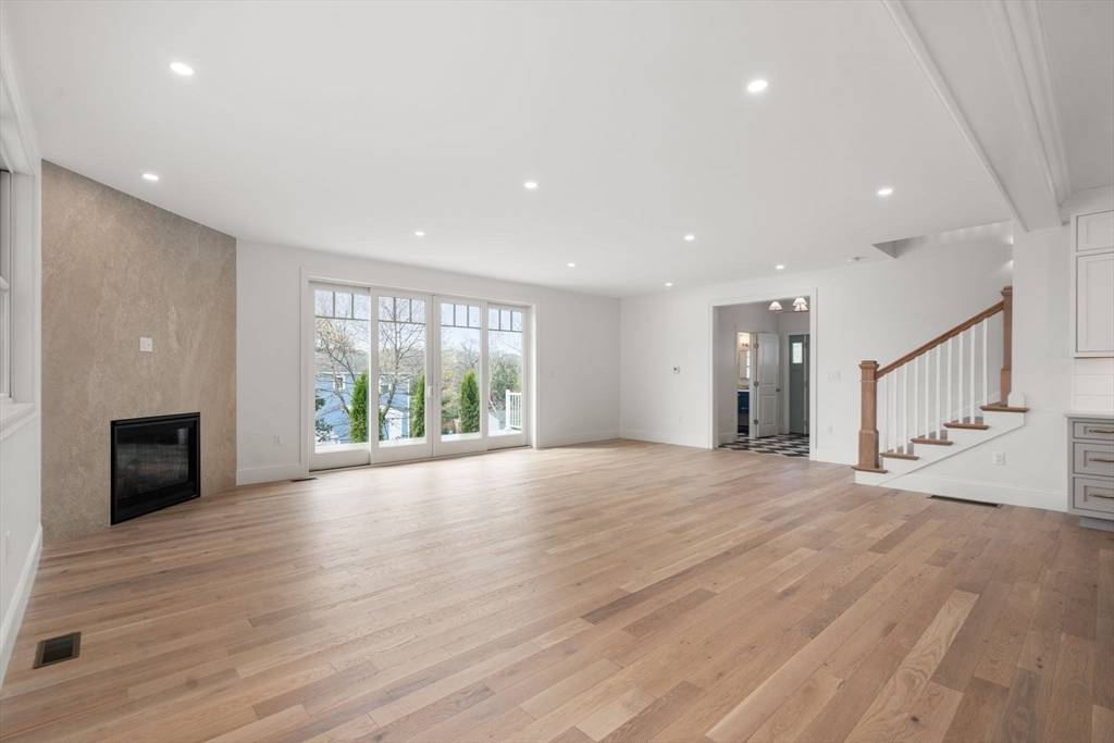 Gloucester, Massachusetts, 01930, United States, 4 Bedrooms Bedrooms, ,5 BathroomsBathrooms,Residential,For Sale,1804807