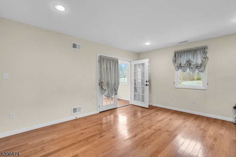 Jefferson Twp., New Jersey, 07849, United States, 3 Bedrooms Bedrooms, ,3 BathroomsBathrooms,Residential,For Sale,1995932