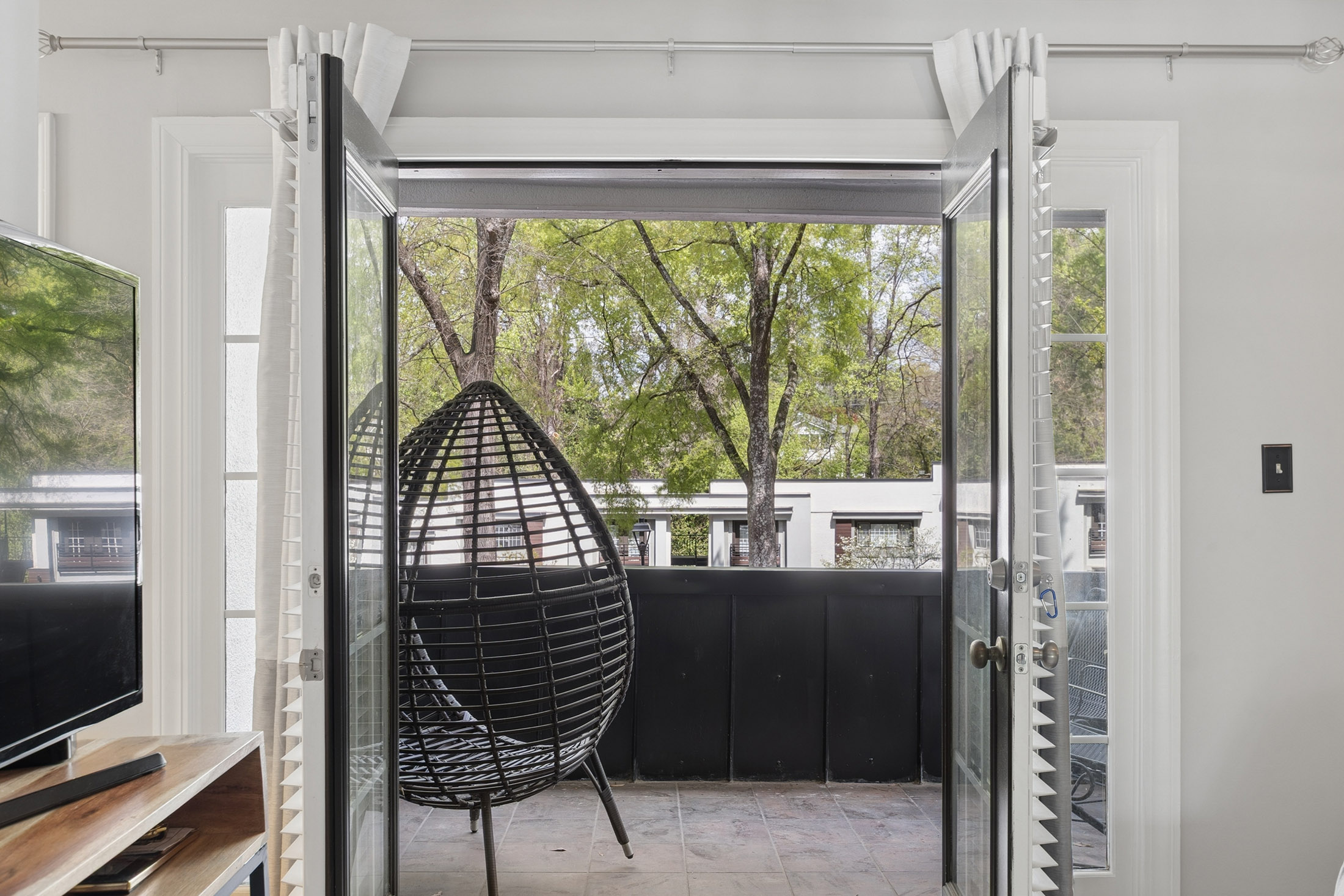  Beautifully Updated Two-story Townhome - 物件實景