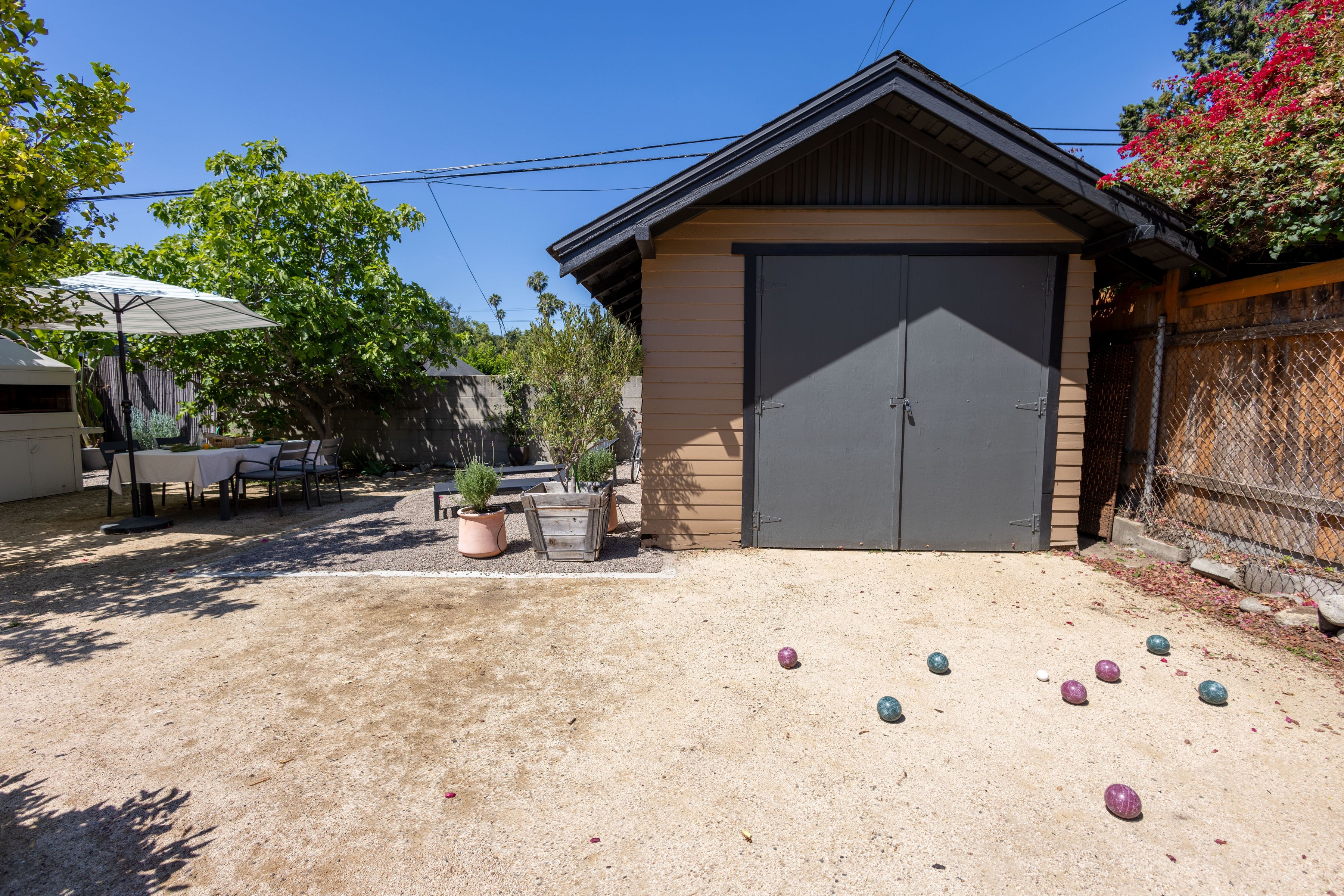  889 North Chester Avenue - 物件實景