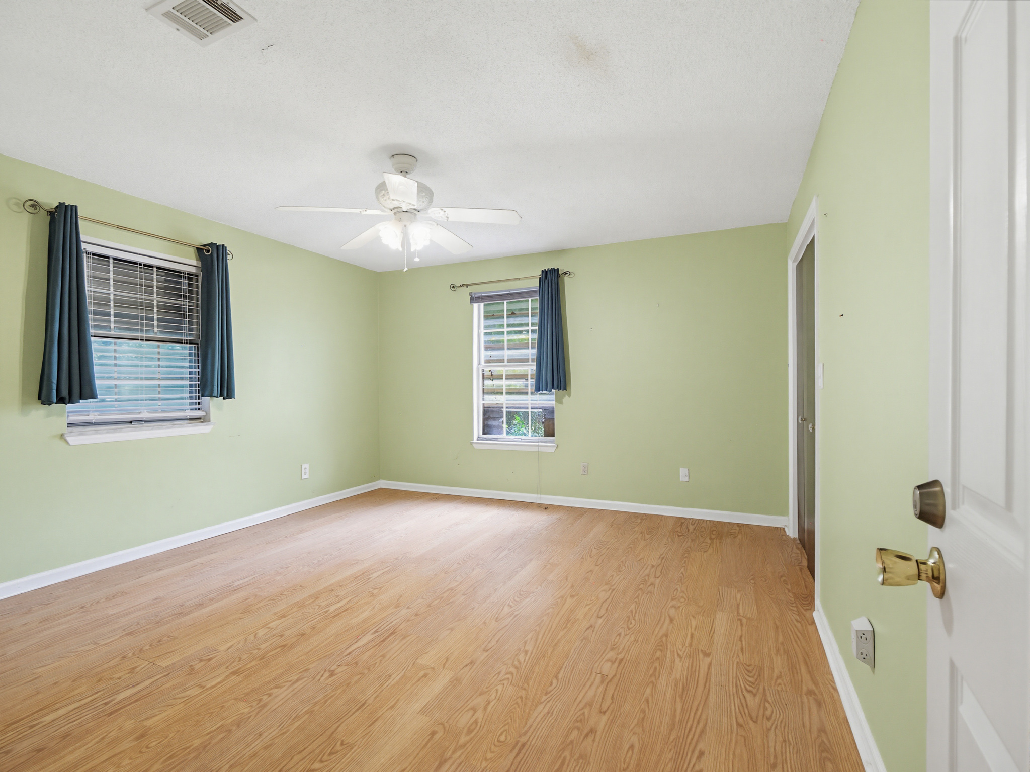 Pensacola, Florida, 32526, United States, 4 Bedrooms Bedrooms, ,5 BathroomsBathrooms,Residential,For Sale,2030758