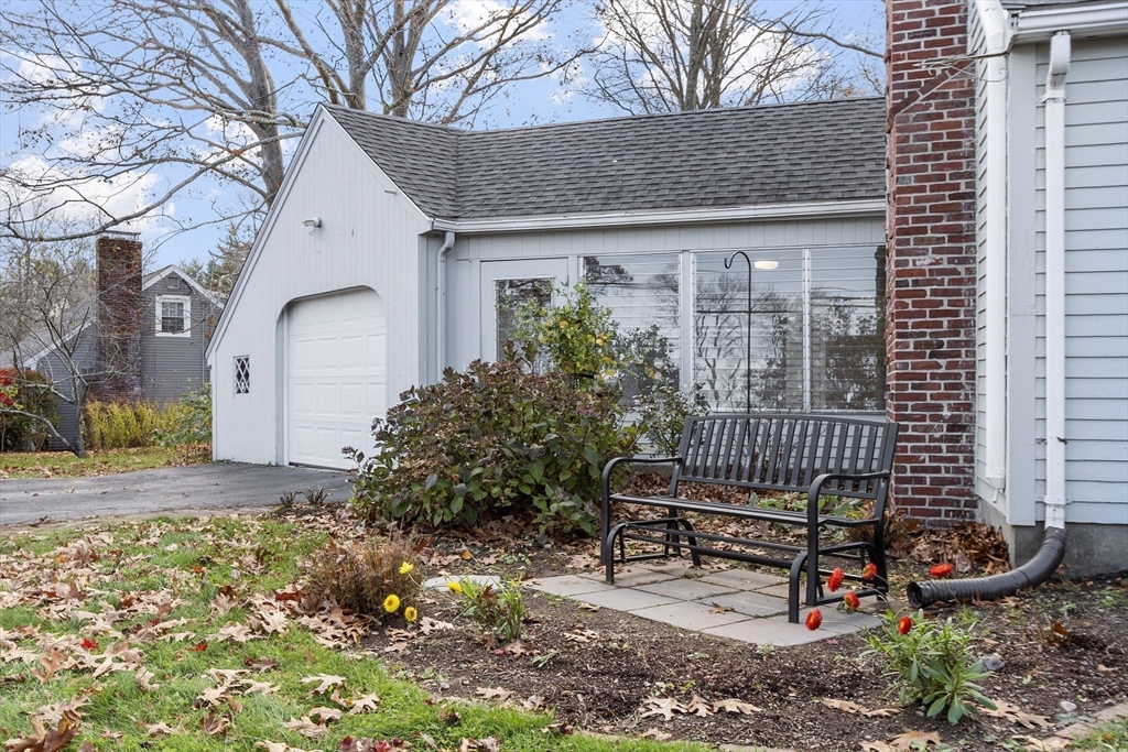 Hamilton, Massachusetts, 01982, United States, 4 Bedrooms Bedrooms, ,2 BathroomsBathrooms,Residential,For Sale,1989221