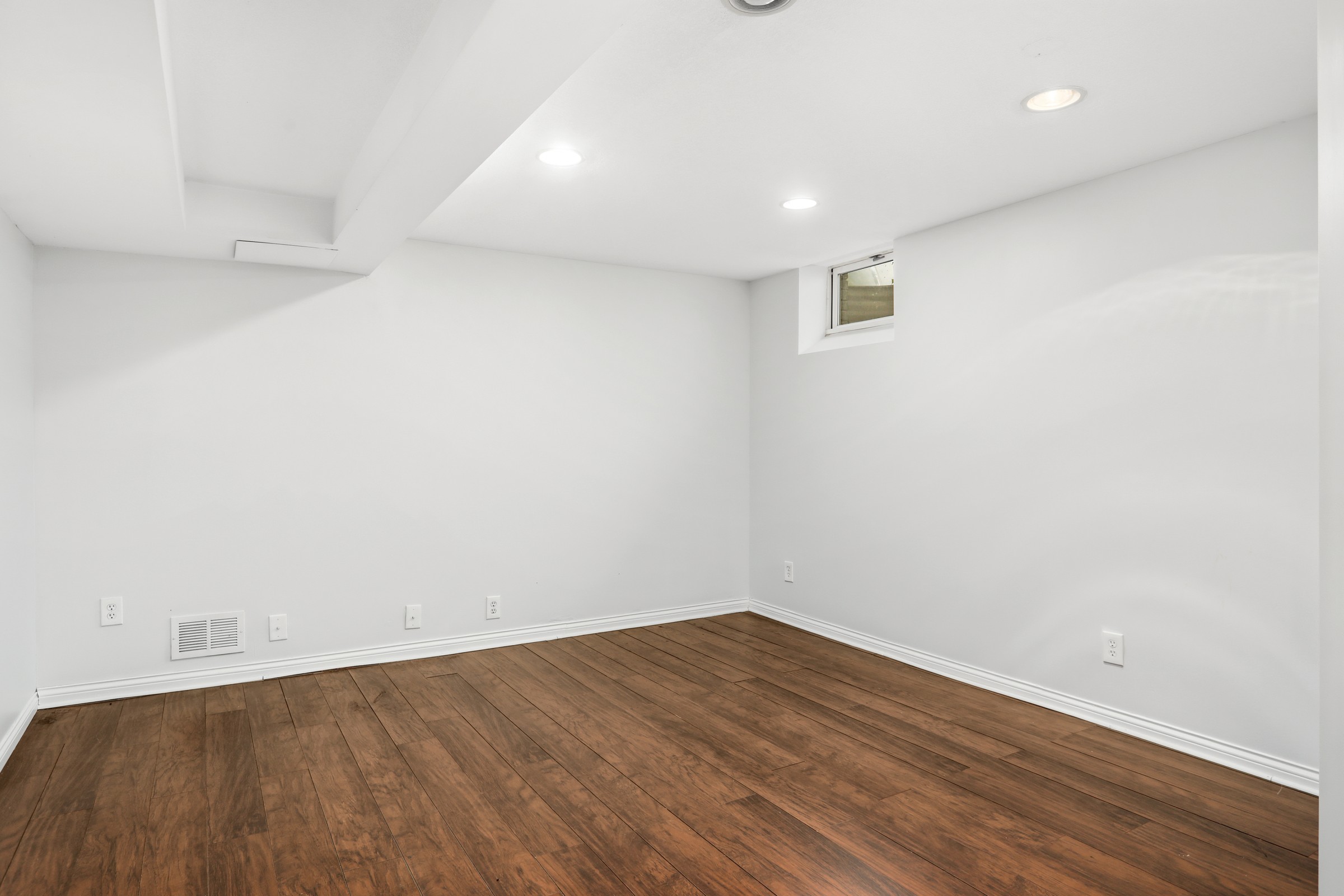  8609 West River Road, Brooklyn Park, MN 55444 - 物件實景