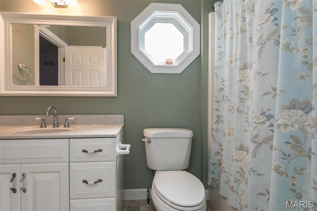 Glen Carbon, Illinois, 62034, United States, 3 Bedrooms Bedrooms, ,4 BathroomsBathrooms,Residential,For Sale,1840876