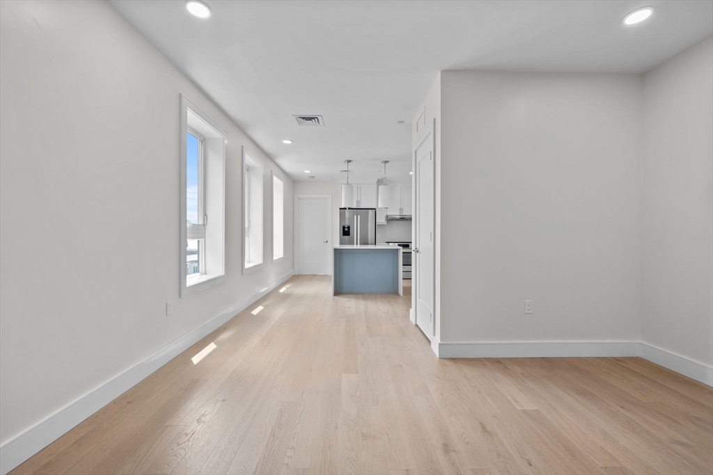 Boston, Massachusetts, 02128, United States, 2 Bedrooms Bedrooms, ,2 BathroomsBathrooms,Residential,For Sale,1942738