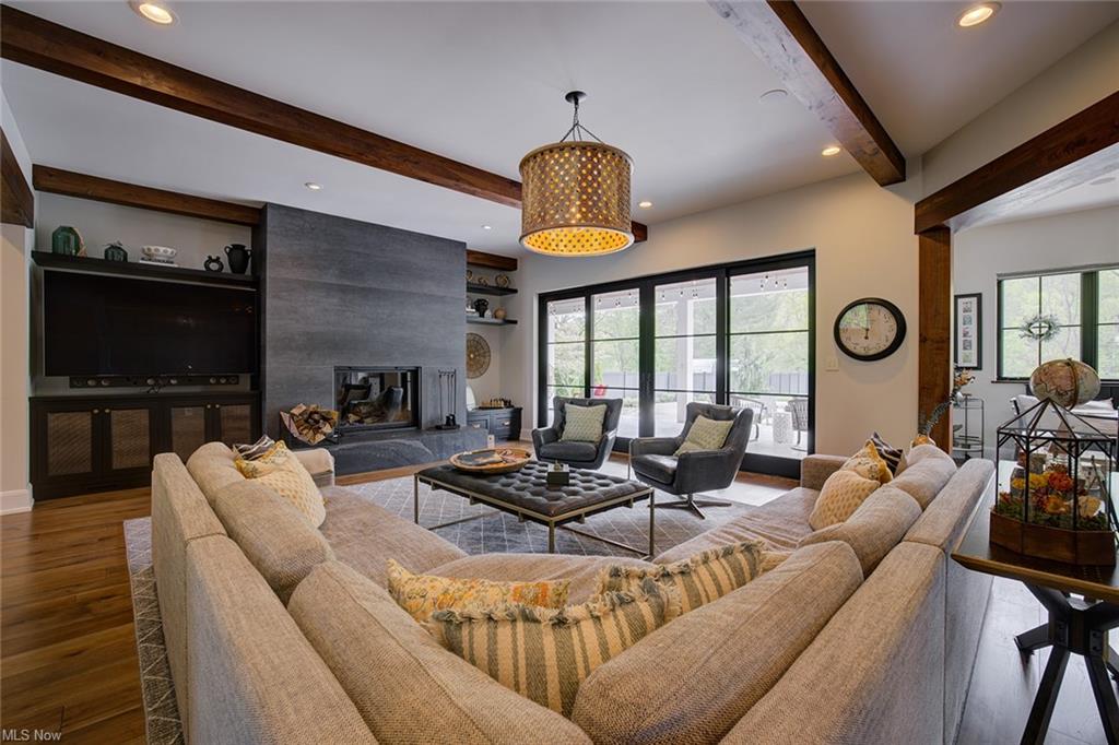 Williamstown, West Virginia, 26187, United States, 5 Bedrooms Bedrooms, ,8 BathroomsBathrooms,Residential,For Sale,1980118