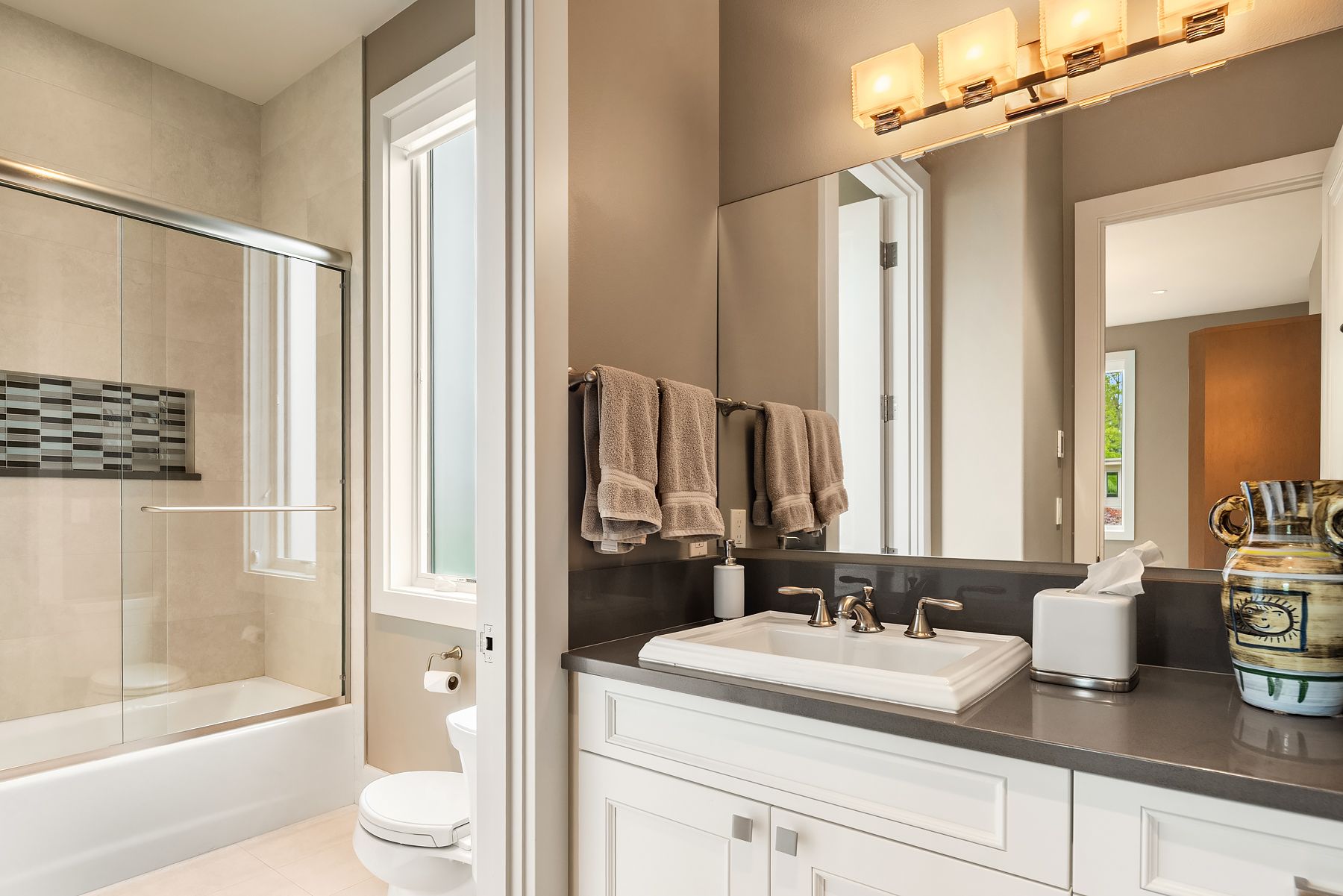  10410 NE 58th St, Kirkland, WA 98033 - 物件實景