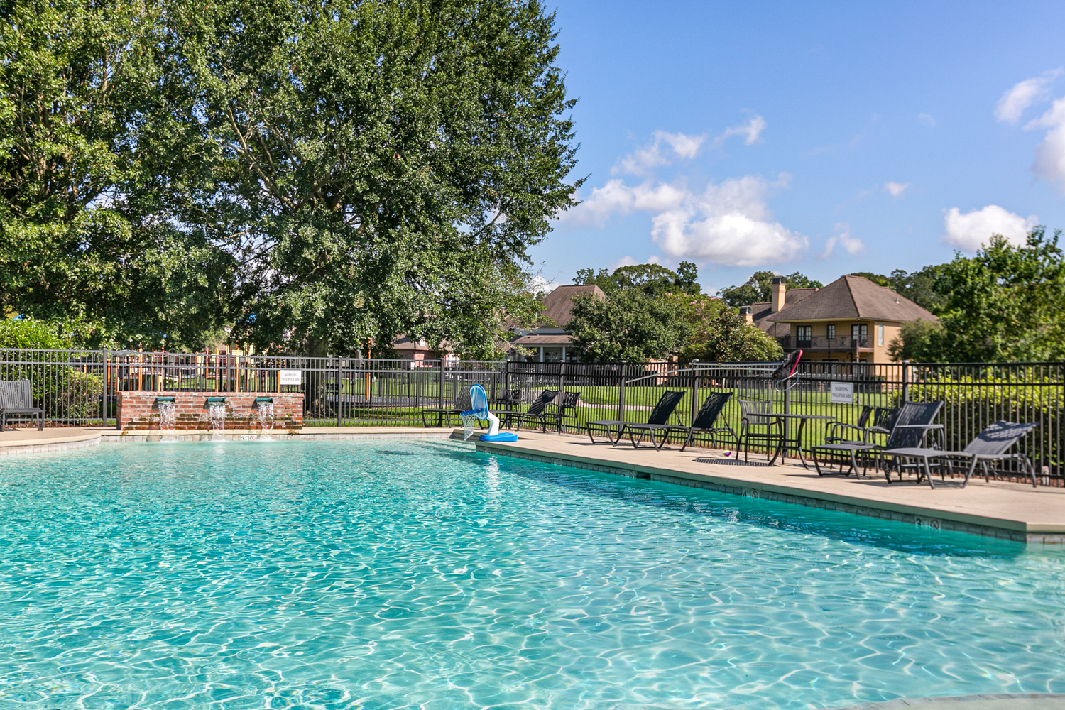 Baton Rouge, Louisiana, 70810, United States, 3 Bedrooms Bedrooms, ,3 BathroomsBathrooms,Residential,For Sale,1917502