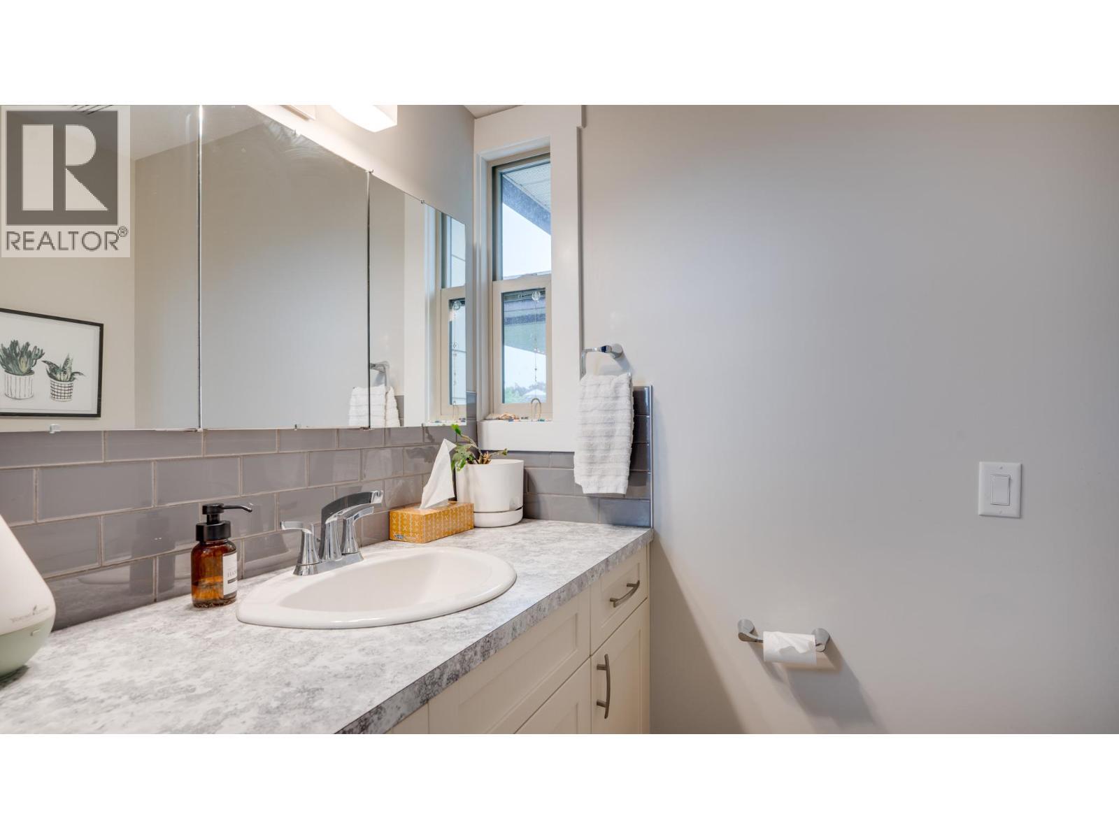 ARMSTRONG, British Columbia, V4Y 0B3, CA, 4 Bedrooms Bedrooms, ,2 BathroomsBathrooms,Residential,For Sale,1950406