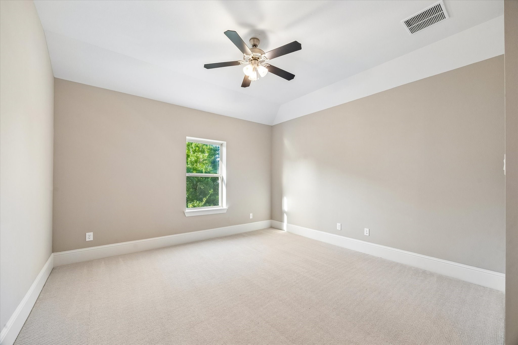  1333 Chantilly Lane - 物件實景