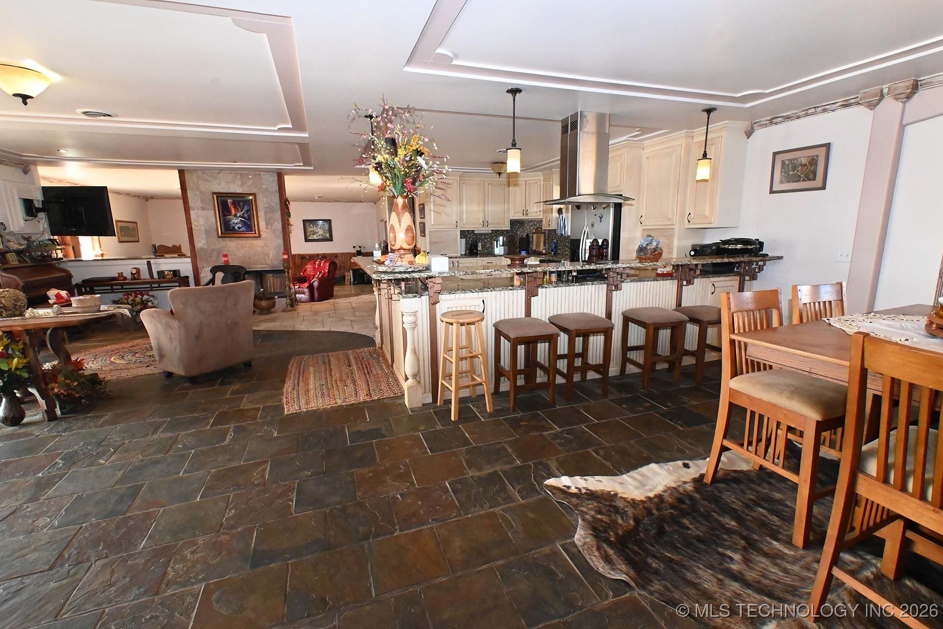 Sallisaw, Oklahoma, 74955, United States, 6 Bedrooms Bedrooms, ,4 BathroomsBathrooms,Residential,For Sale,2009244