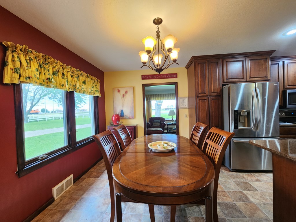 Mason City, Iowa, 50401, United States, 4 Bedrooms Bedrooms, ,1 BathroomBathrooms,Residential,For Sale,1982644