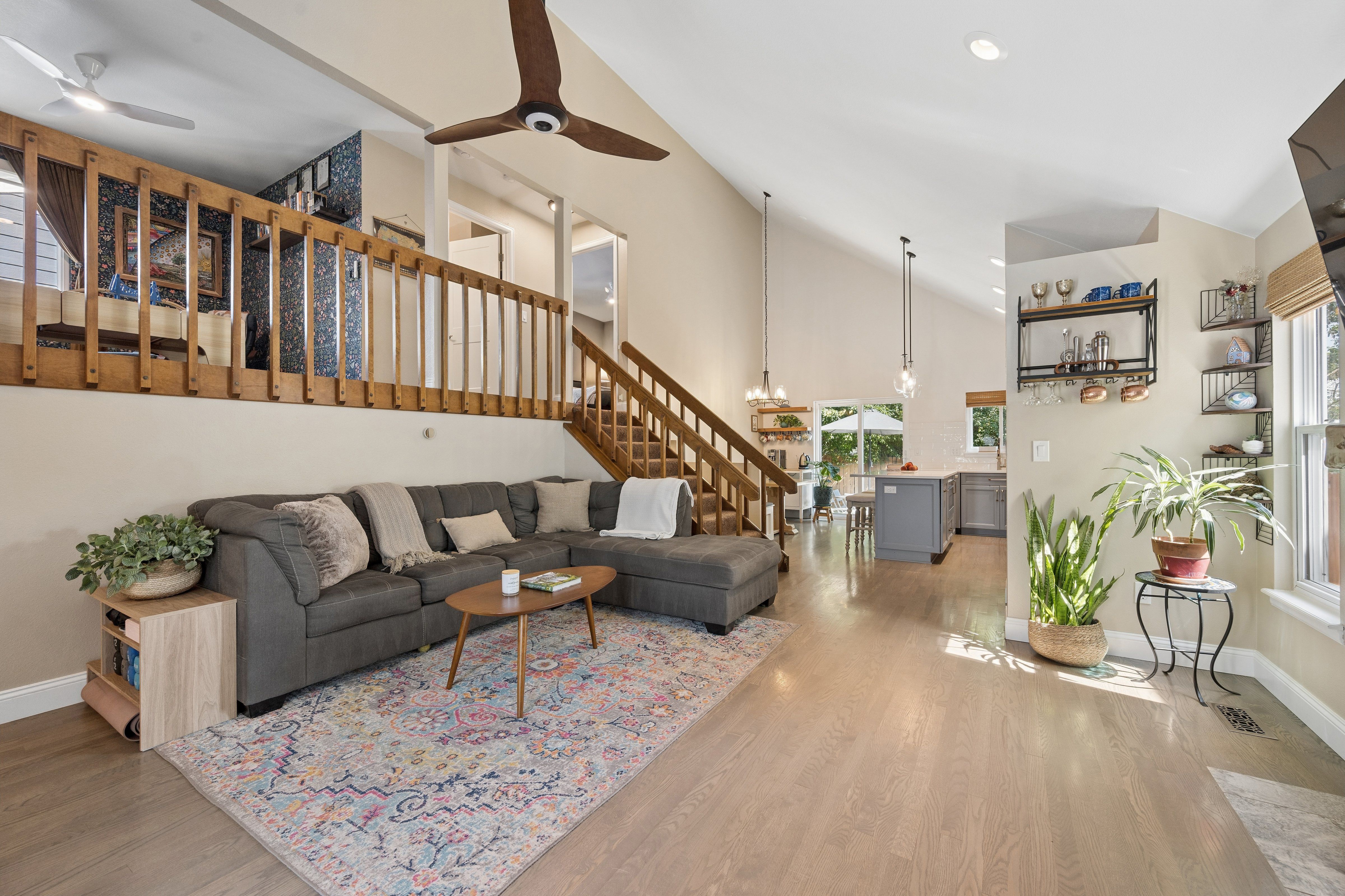  Beautifully updated home-Renovated from top to bottom with exceptional attention - 物件實景