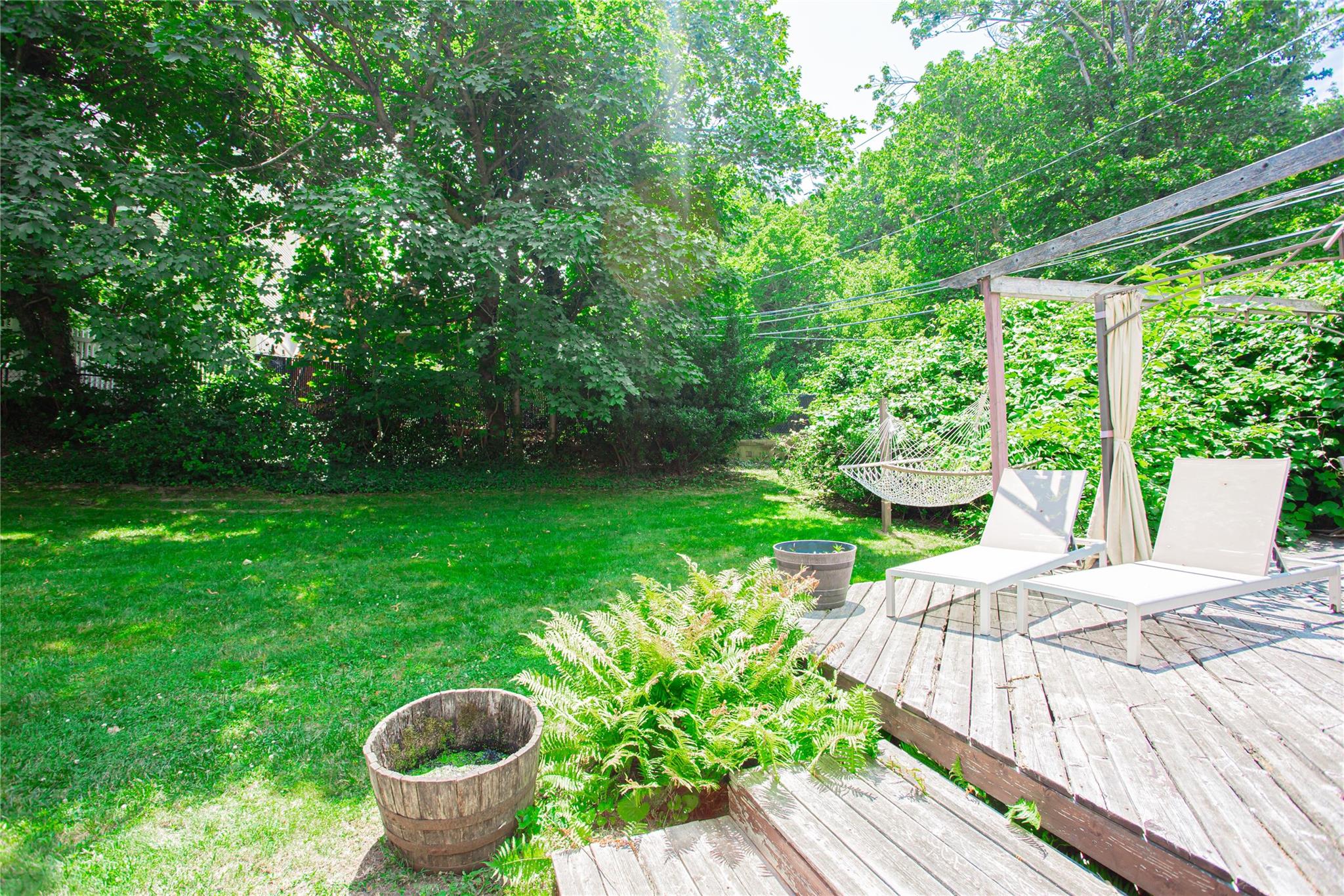 Huntington, New York, 11743, United States, 2 Bedrooms Bedrooms, ,2 BathroomsBathrooms,Residential,For Sale,1847345