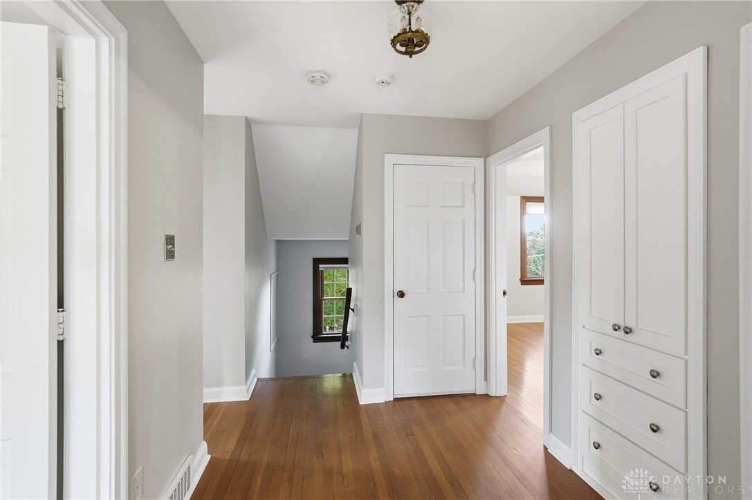 Oakwood, Ohio, 45409, United States, 4 Bedrooms Bedrooms, ,3 BathroomsBathrooms,Residential,For Sale,1987886