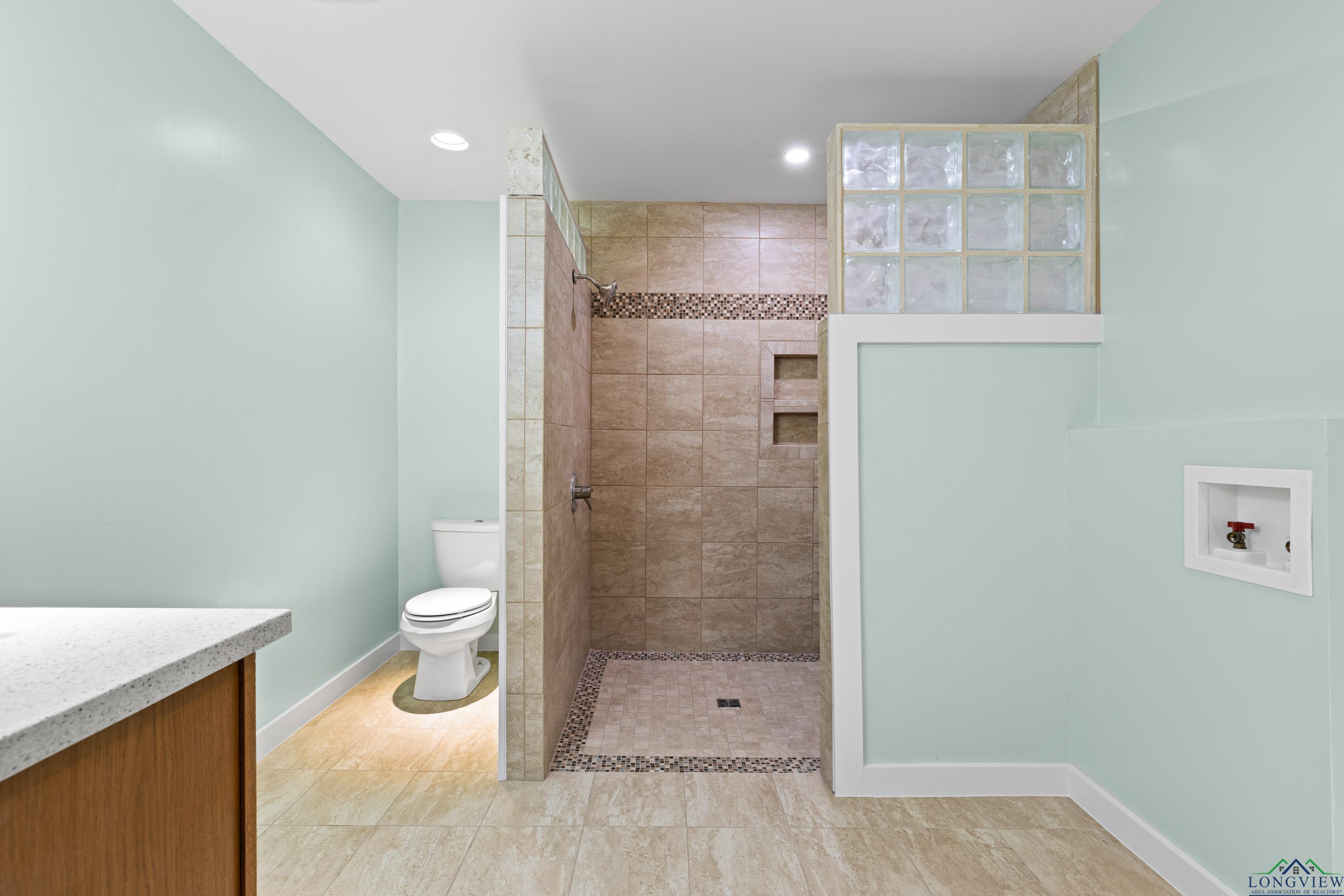 Jefferson, Texas, 75657, United States, 4 Bedrooms Bedrooms, ,5 BathroomsBathrooms,Residential,For Sale,1868474