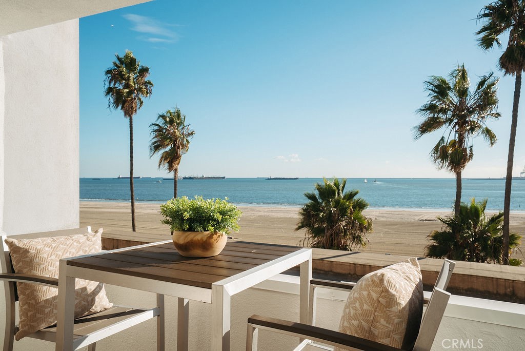 Long Beach, California, 90802, United States, 2 Bedrooms Bedrooms, ,2 BathroomsBathrooms,Residential,For Sale,1994707