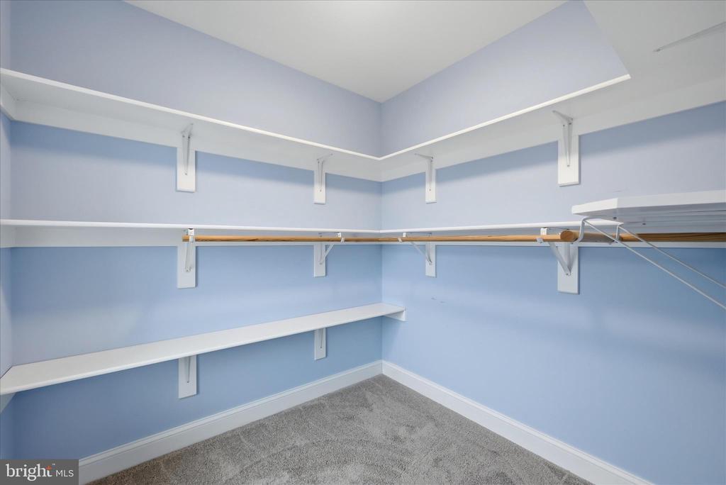 Winchester, Virginia, 22602, United States, 6 Bedrooms Bedrooms, ,5 BathroomsBathrooms,Residential,For Sale,2032756