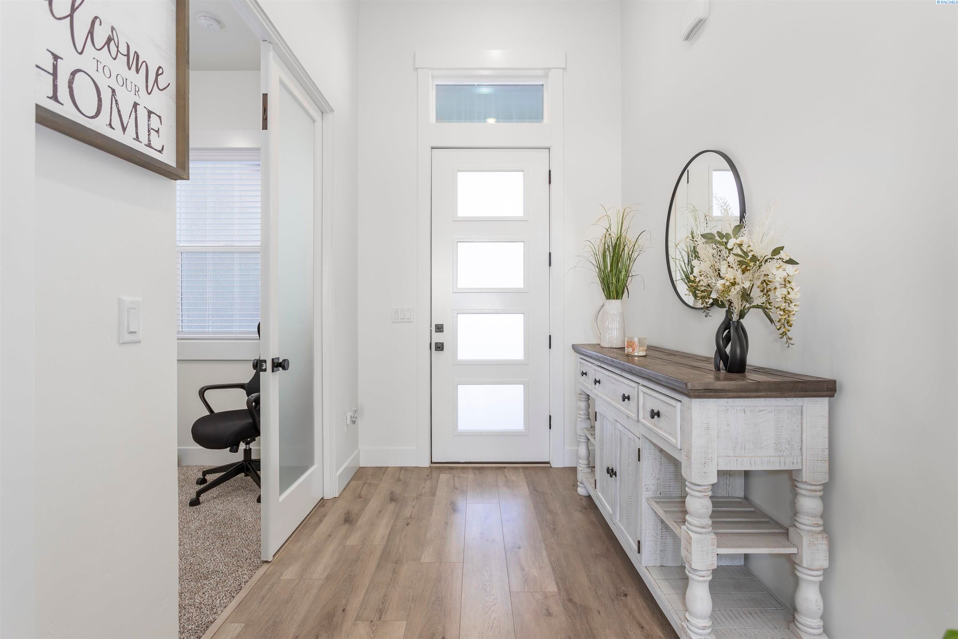 Kennewick, Washington, 99338, United States, 4 Bedrooms Bedrooms, ,3 BathroomsBathrooms,Residential,For Sale,2010743