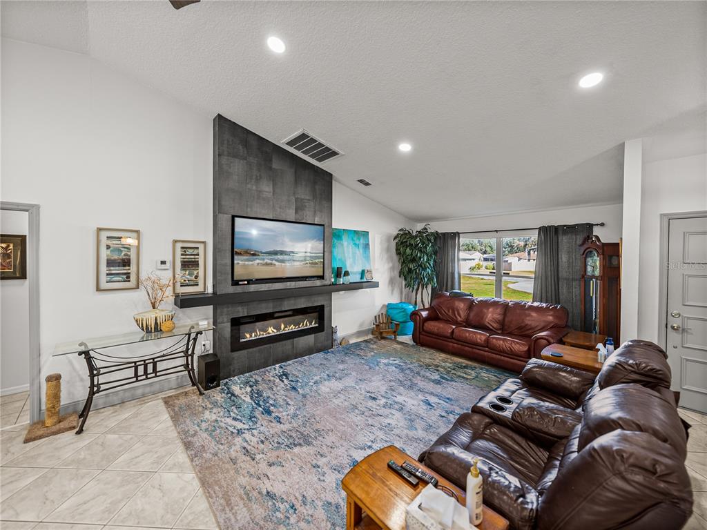 Lakeland, Florida, 33810, United States, 5 Bedrooms Bedrooms, ,4 BathroomsBathrooms,Residential,For Sale,1696884