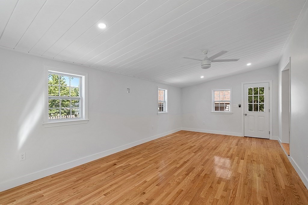 Exeter, New Hampshire, 03833, United States, 4 Bedrooms Bedrooms, ,3 BathroomsBathrooms,Residential,For Sale,1927852